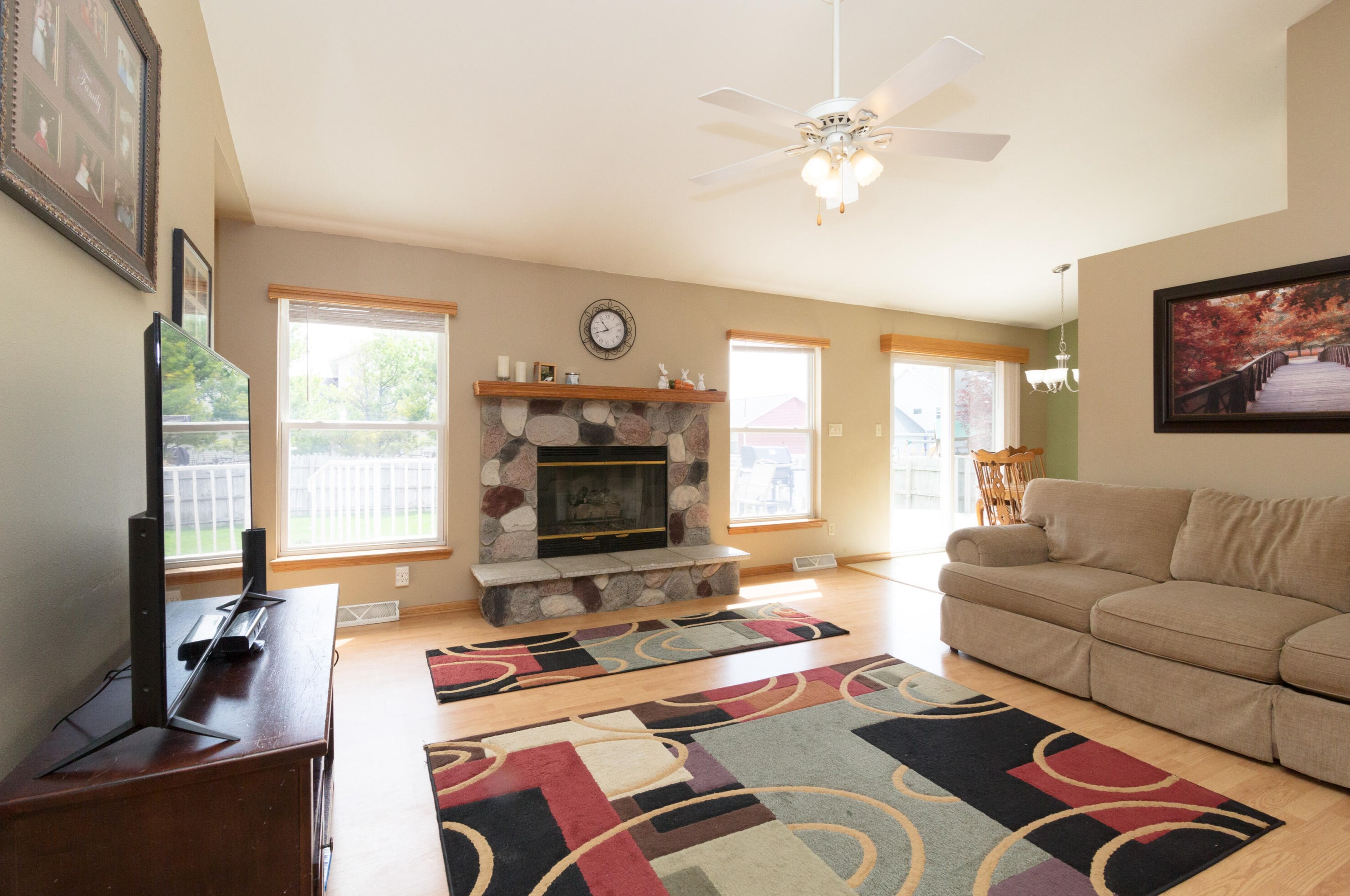 1516 Falcon Dr, Hartford, WI 53027-2779