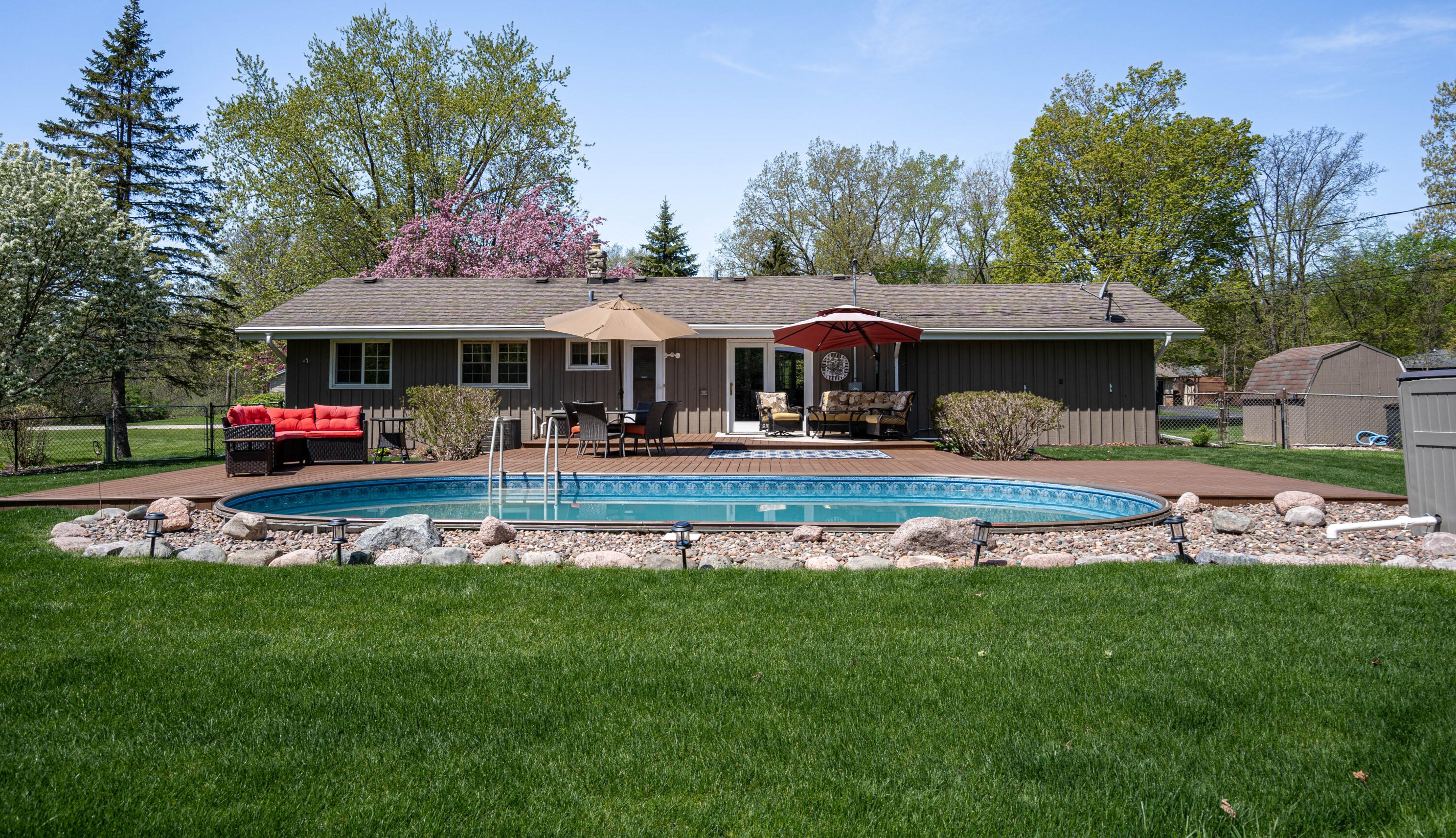 8860 36th St, Hales Corners, WI 53132-9340
