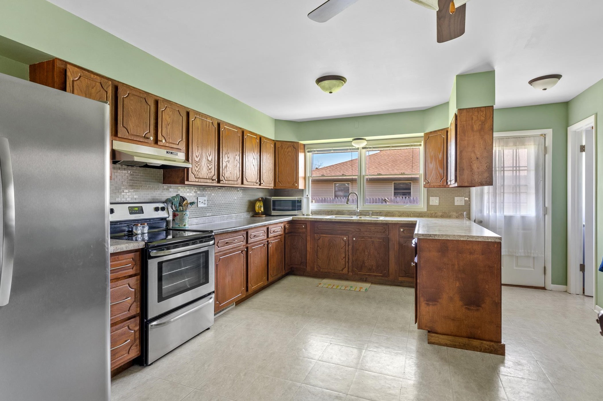 1772 Cross St, Manitowoc, WI 54220