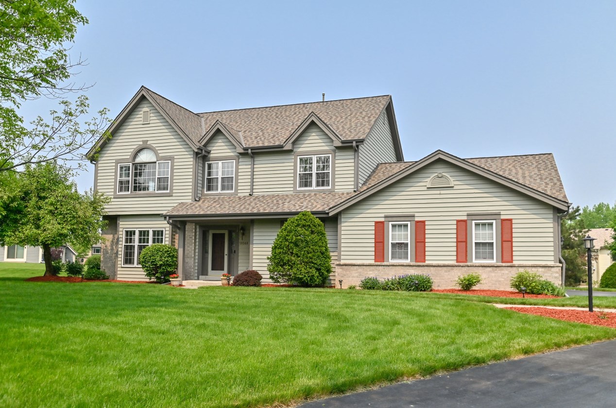 19560 Edmonton Ct, Brookfield, WI 53045-3839