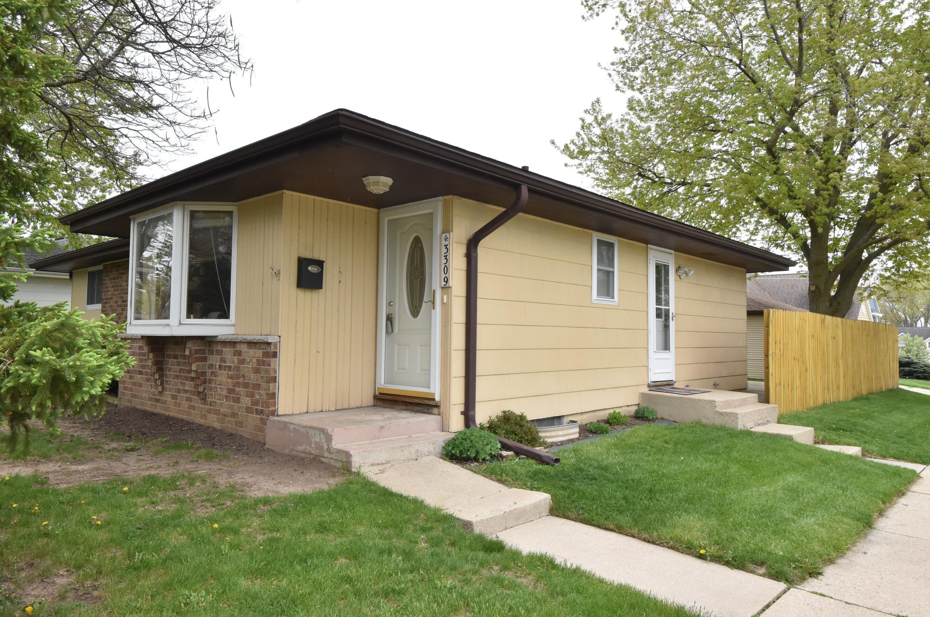 3309 Henry Ave, Cudahy, WI 53110-3004