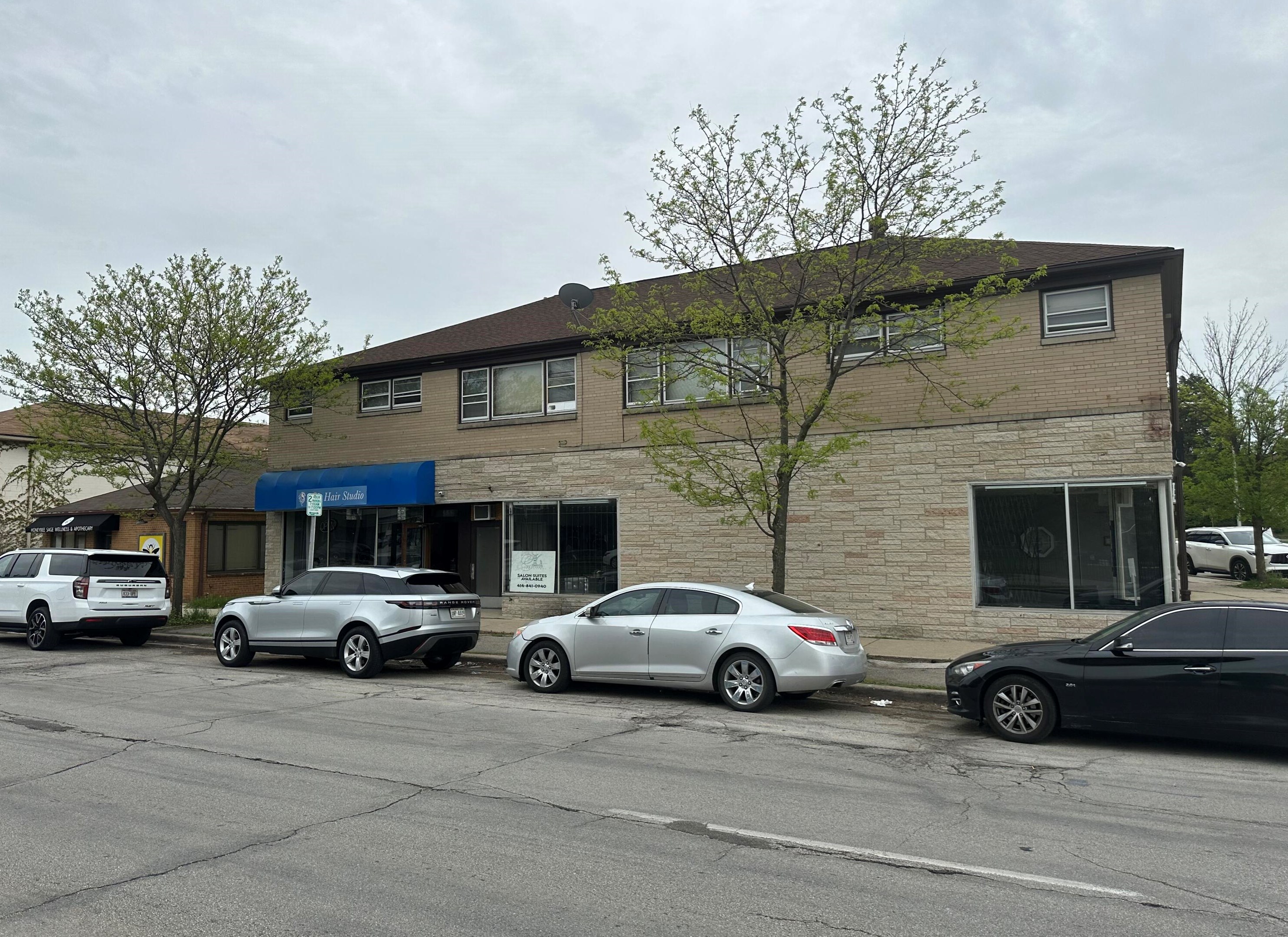 9155 Lisbon Ave, Milwaukee WI  53222-2722 exterior