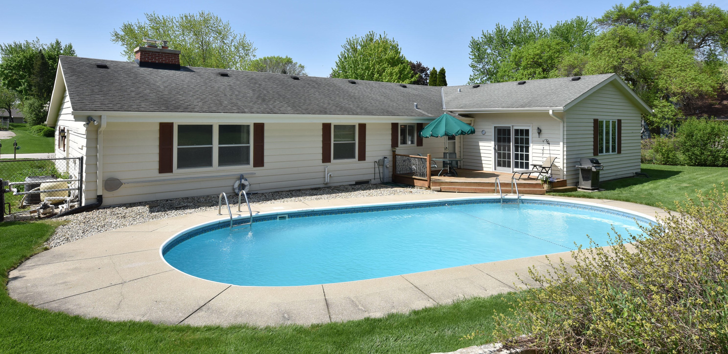 18630 Honey Creek Dr, Brookfield, WI 53045-7461