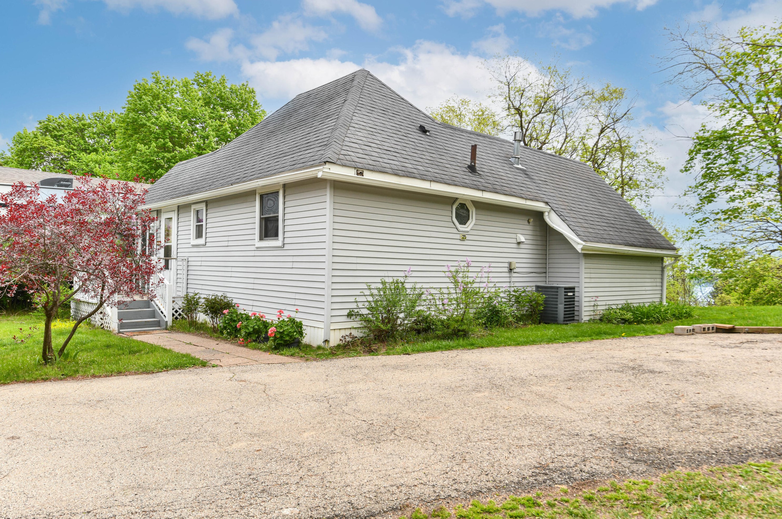 7955 Mchenry St, Lyons WI  53105-8792 exterior