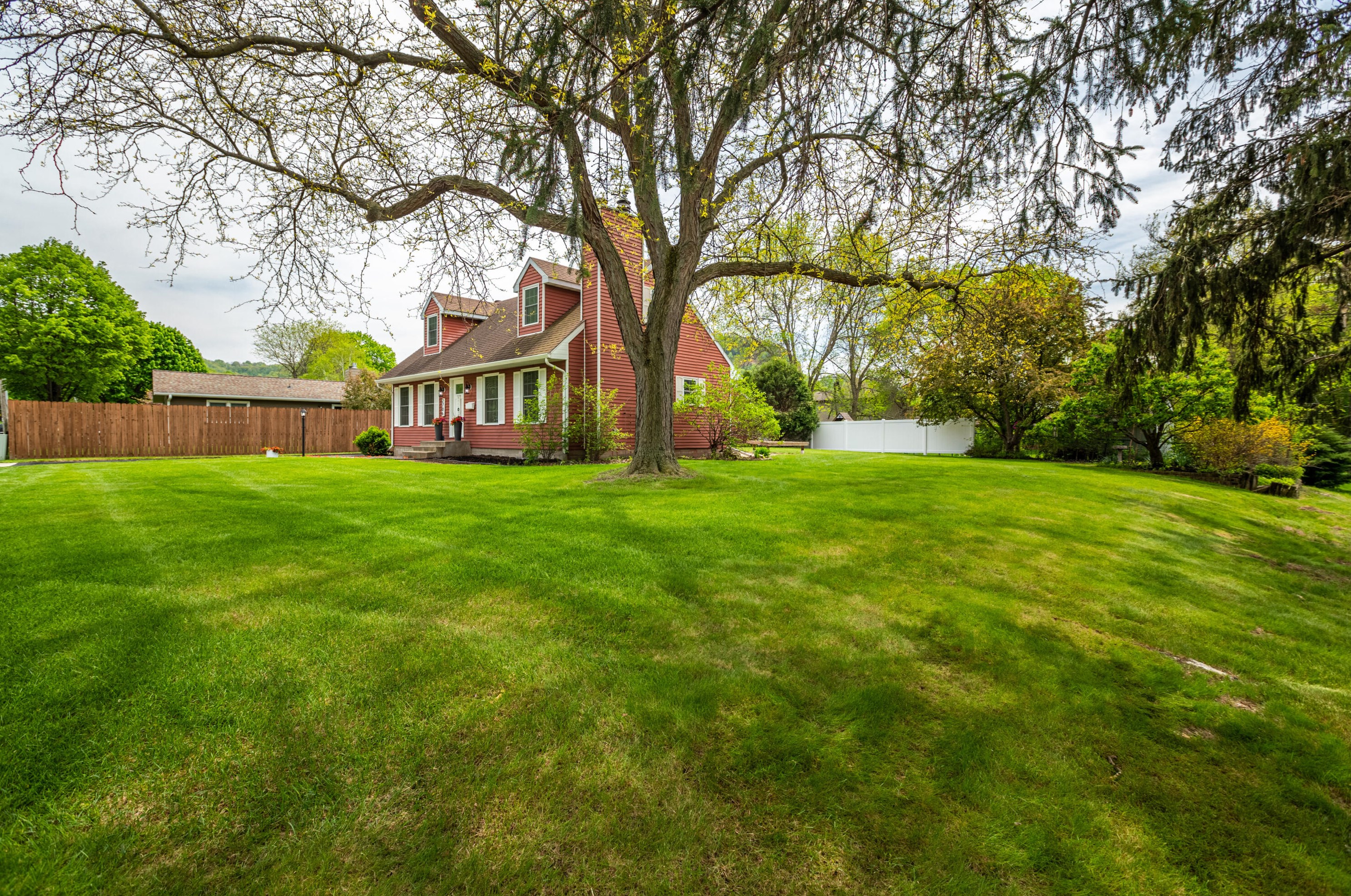 2706 Cass St, La Crosse, WI 54601