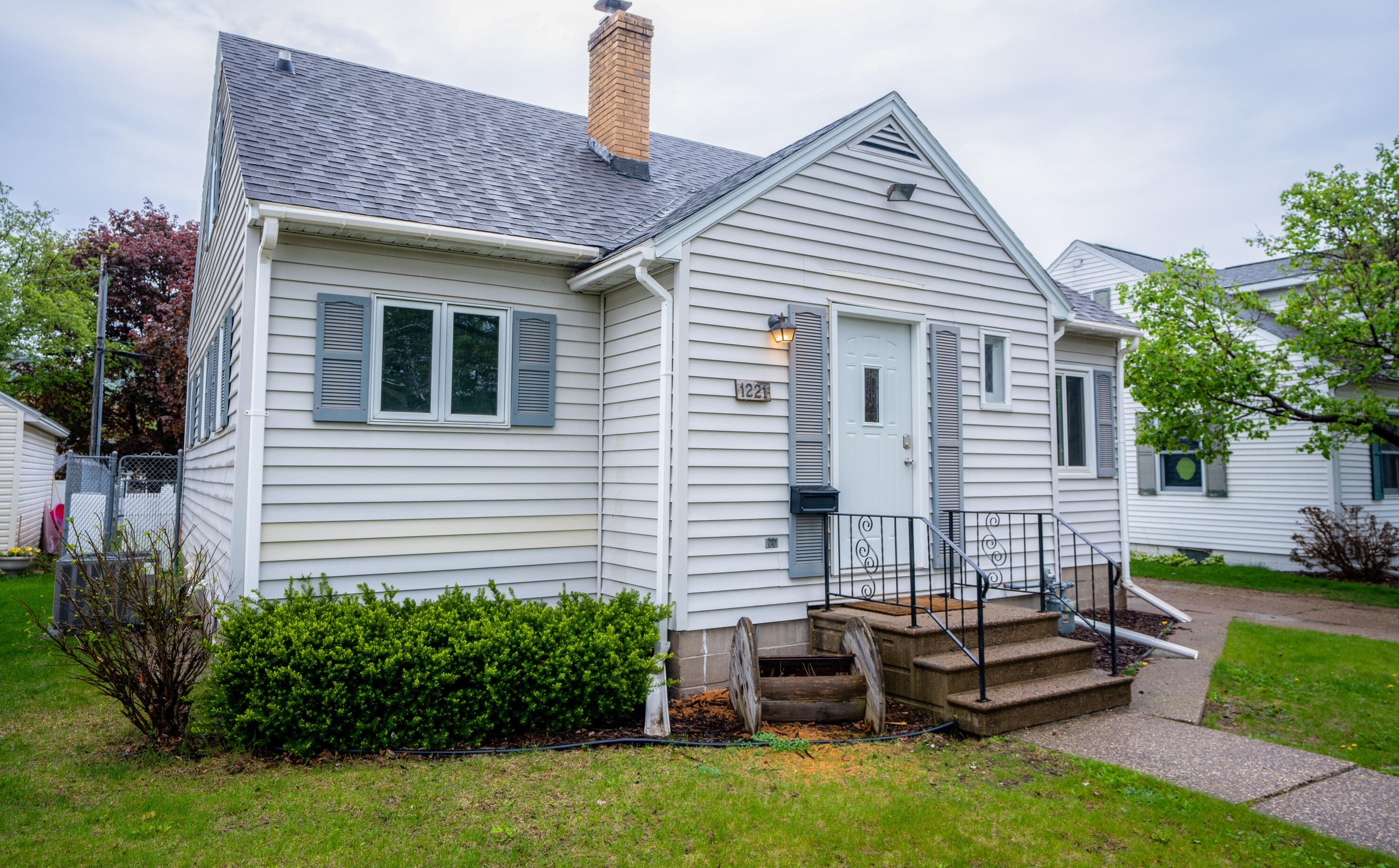 1221 Bluff St, La Crosse, WI 54601