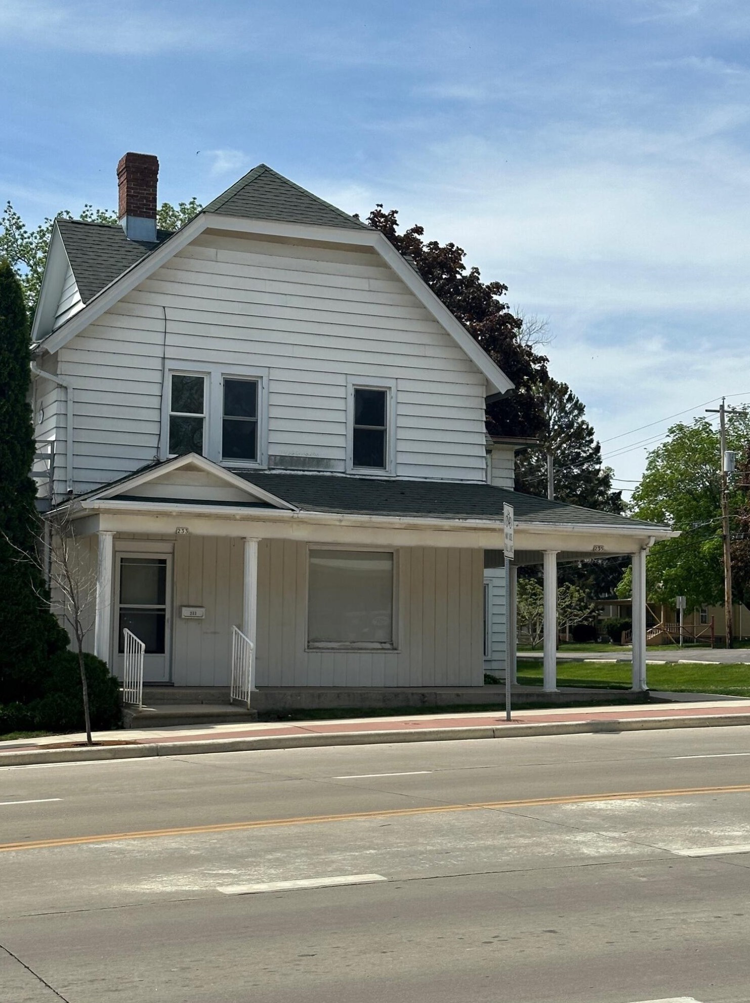 229 W Main St, Waterford, WI 53185