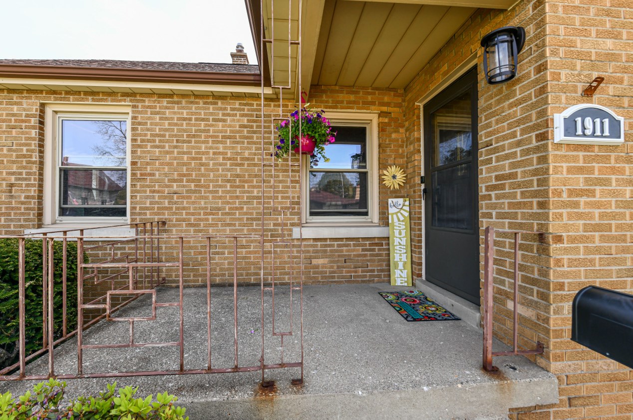 1911 17th Ave, South Milwaukee, WI 53172