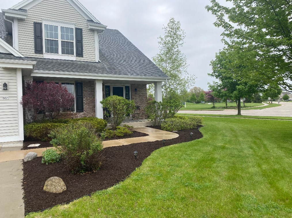 901 Susan Ct, Elkhorn, WI 53121
