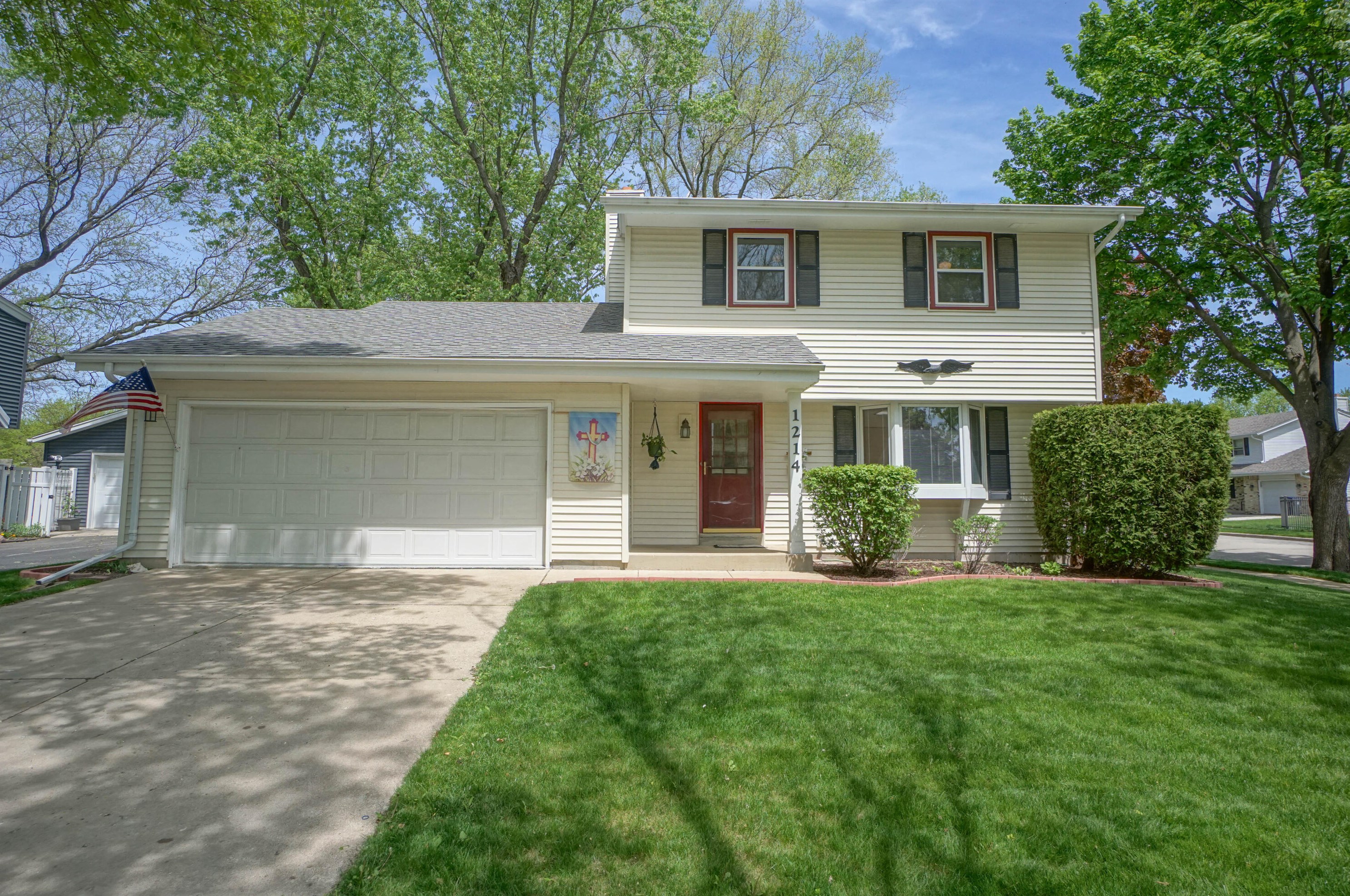 1214 School Dr, Waukesha, WI 53189