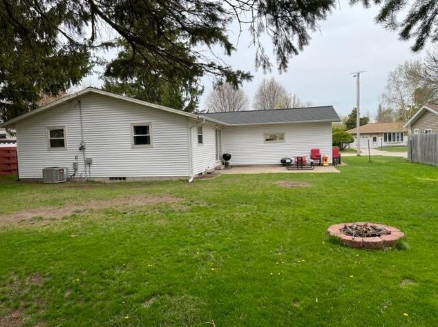2832 42nd St, Two Rivers, WI 54241