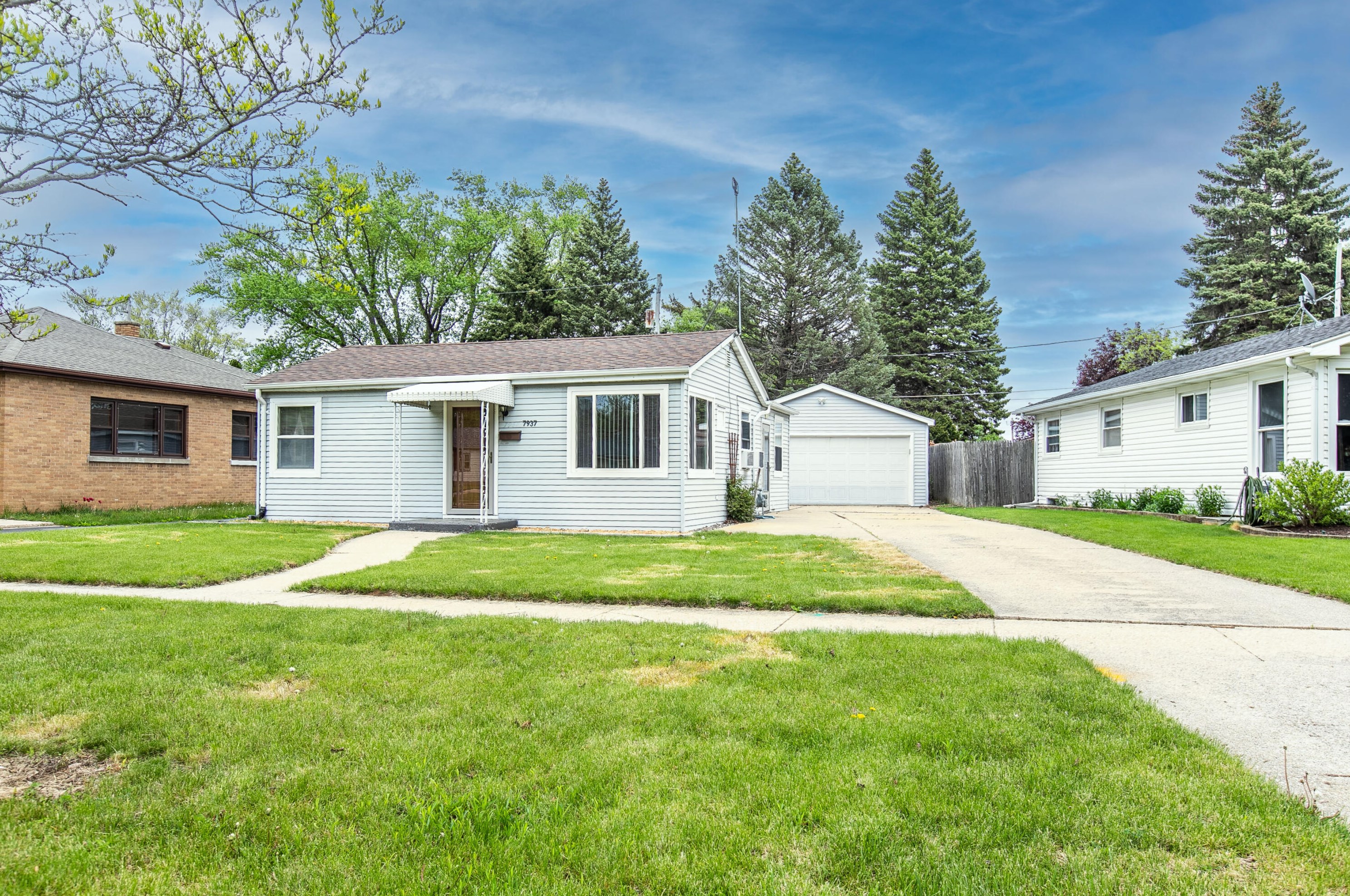 7937 Pershing Blvd, Kenosha, WI 53142