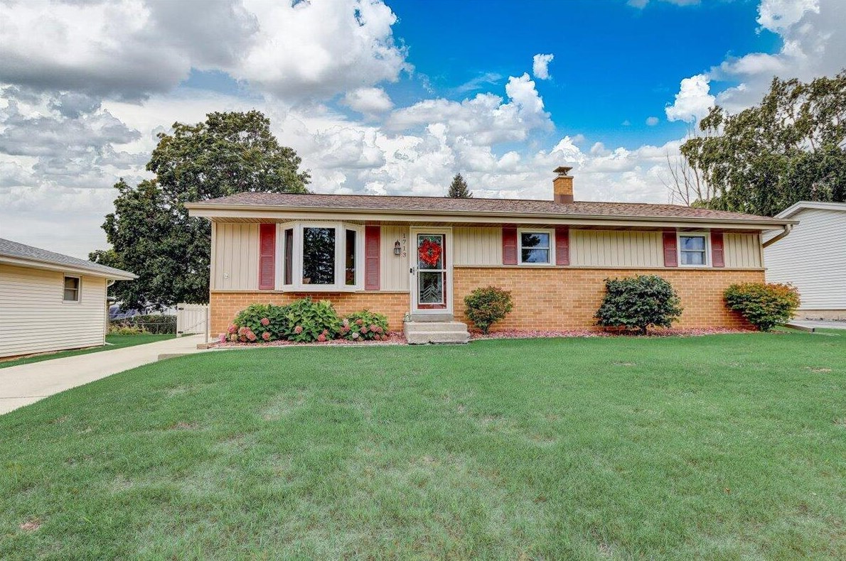 1713 Edgewood Ave, South Milwaukee, WI 53172-3407