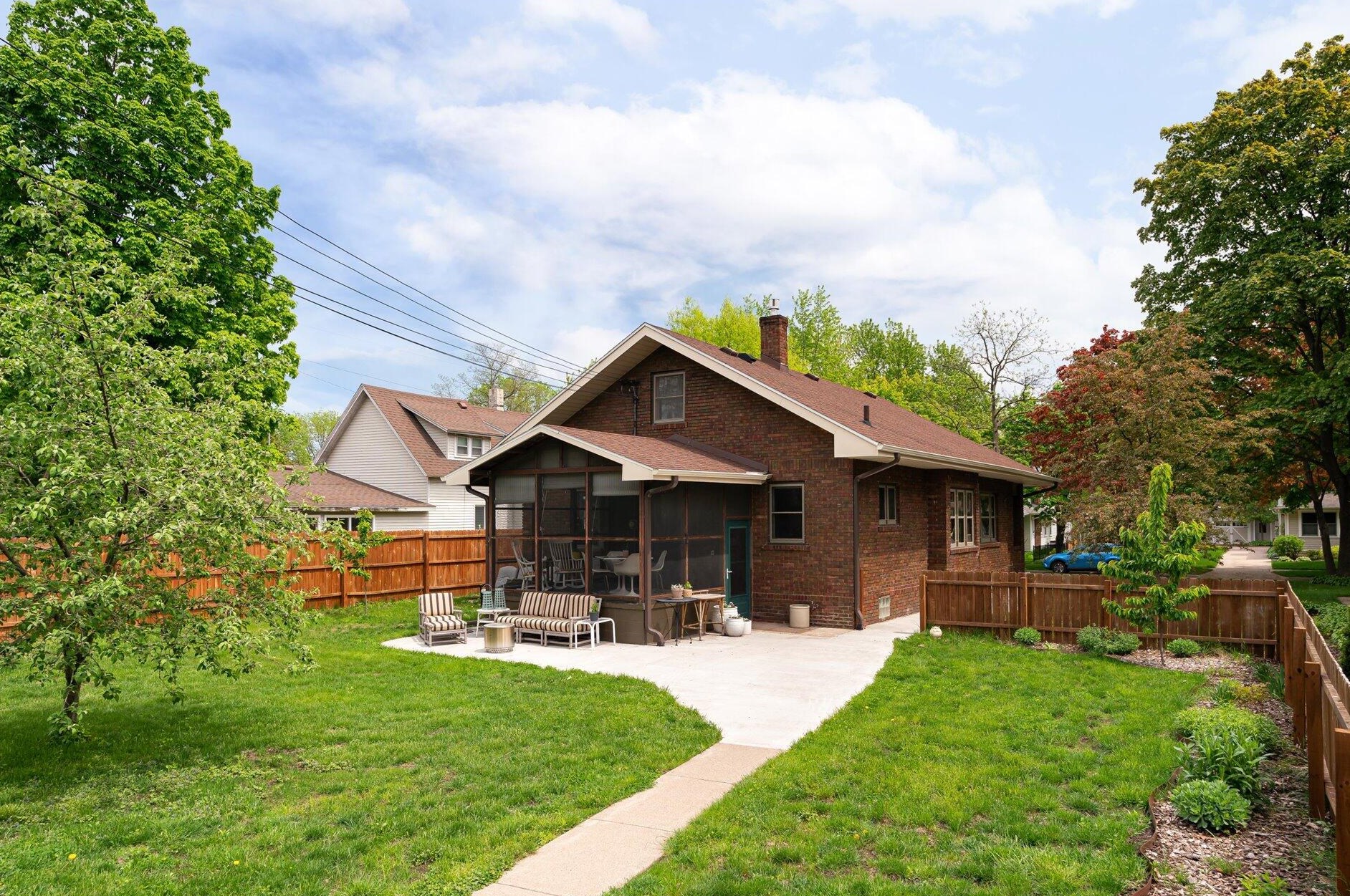 130 19th St, La Crosse, WI 54601
