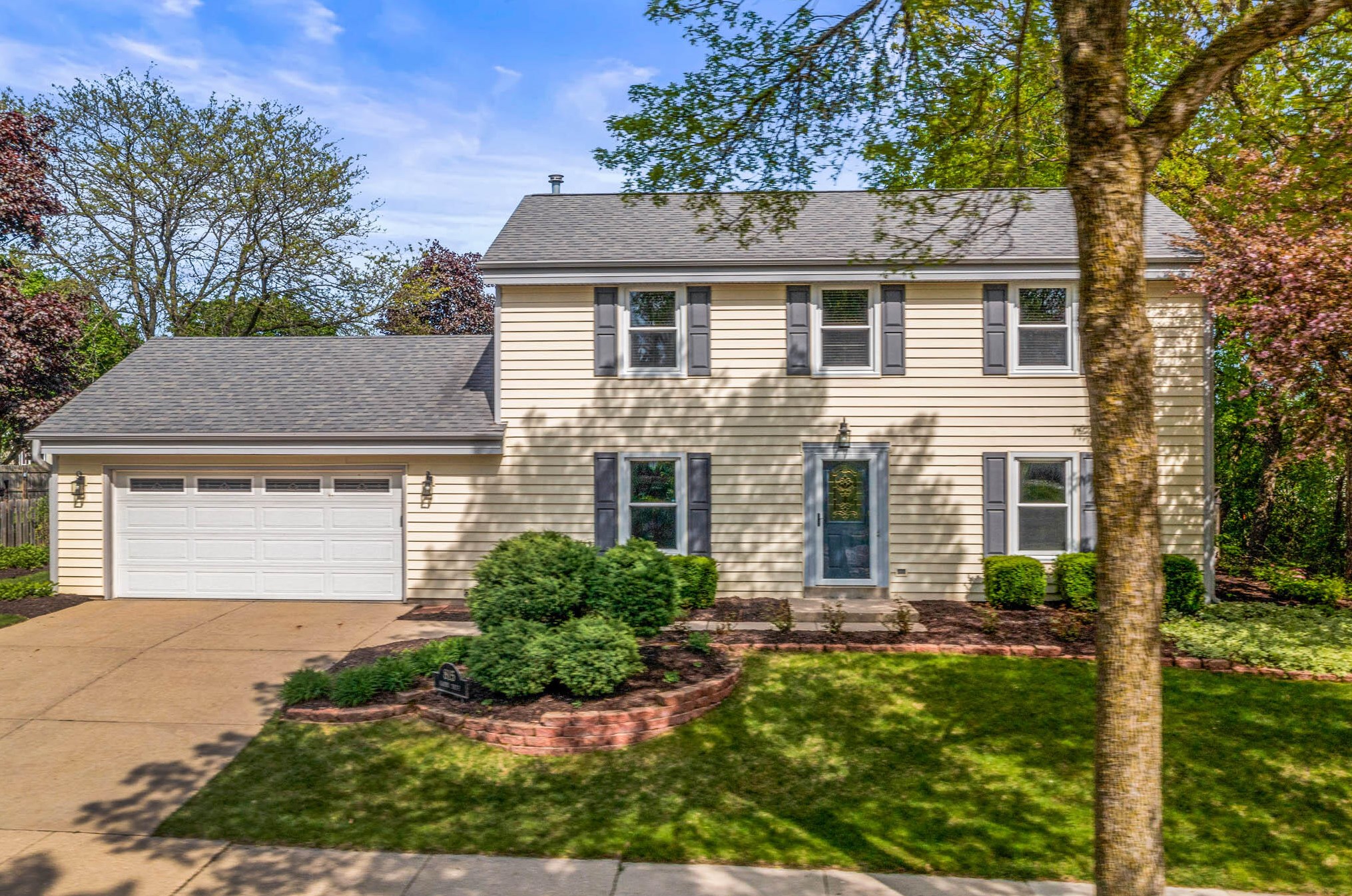 815 Manor Dr, Waukesha, WI 53188