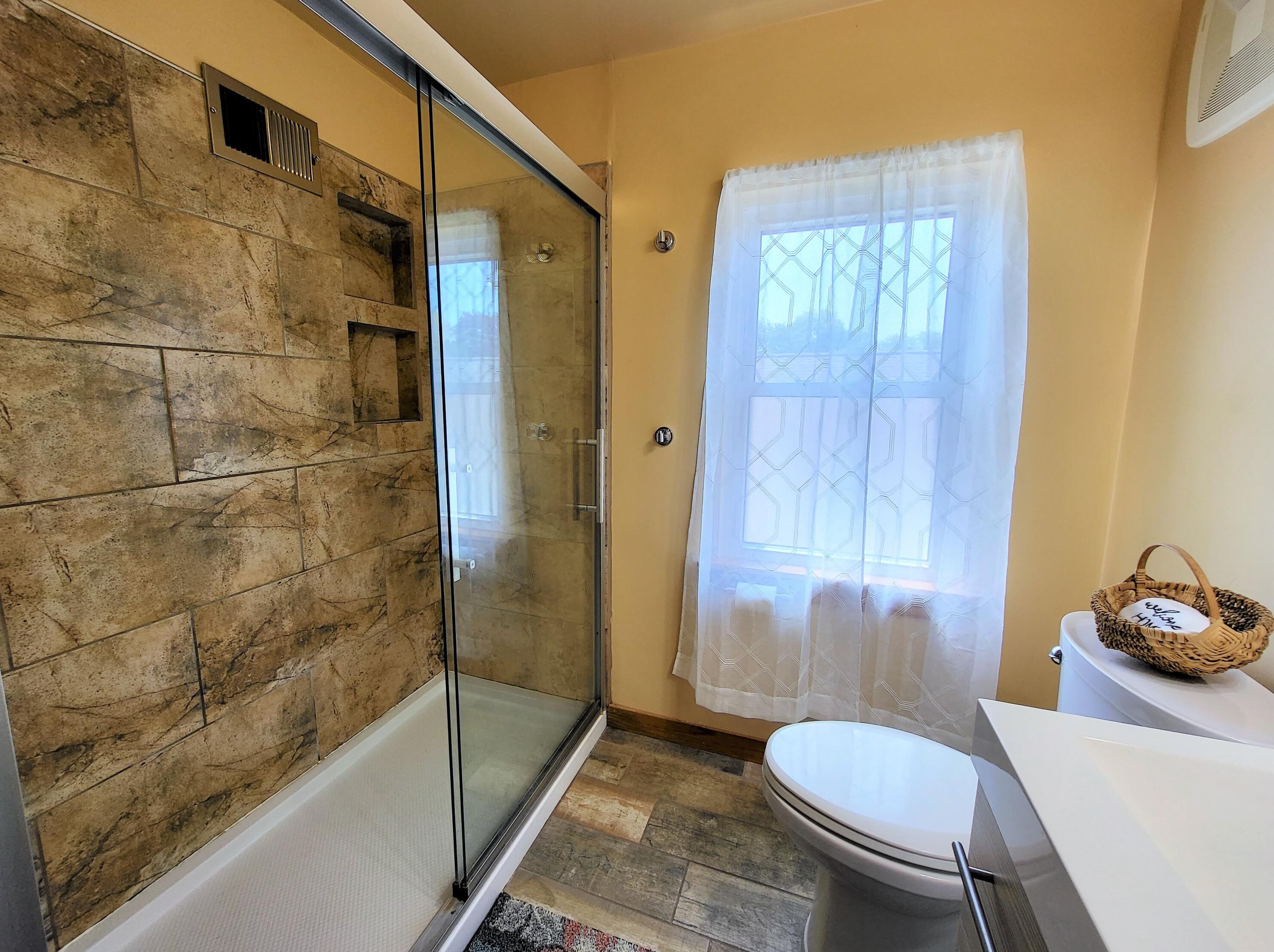 1703 Menomonee Ave, South Milwaukee WI  53172-2941 exterior