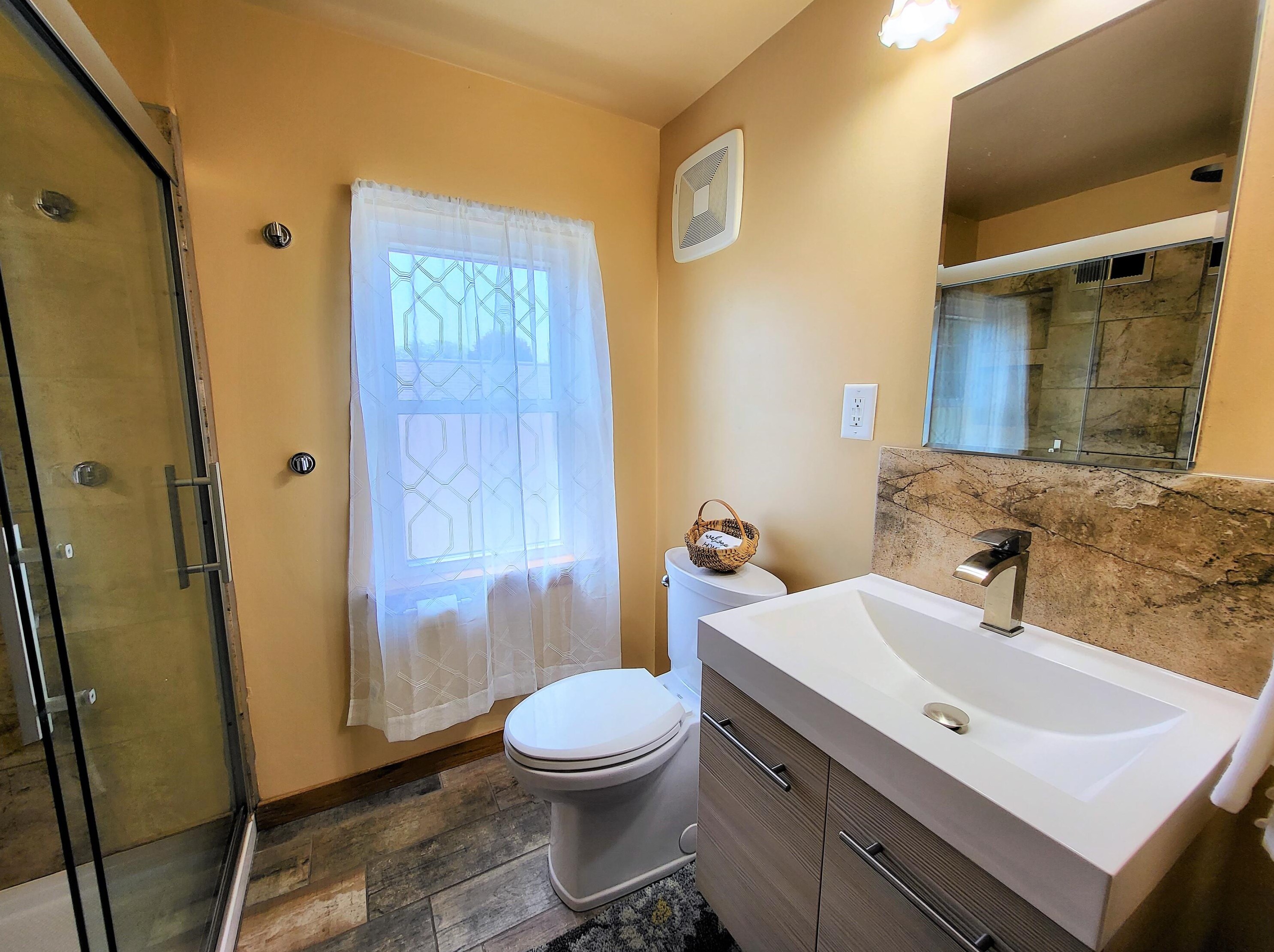 1703 Menomonee Ave, South Milwaukee WI  53172-2941 exterior