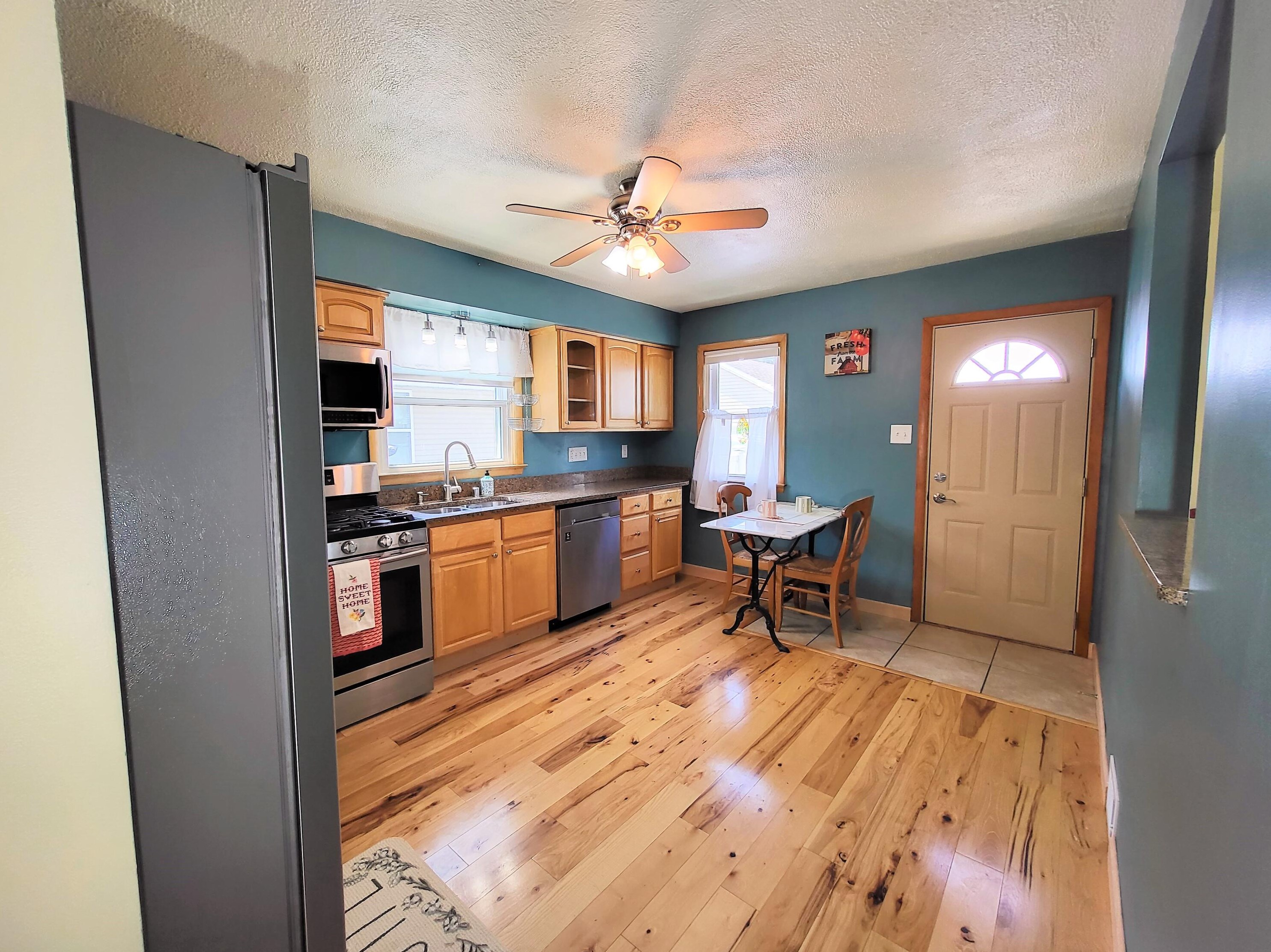 1703 Menomonee Ave, South Milwaukee WI  53172-2941 exterior