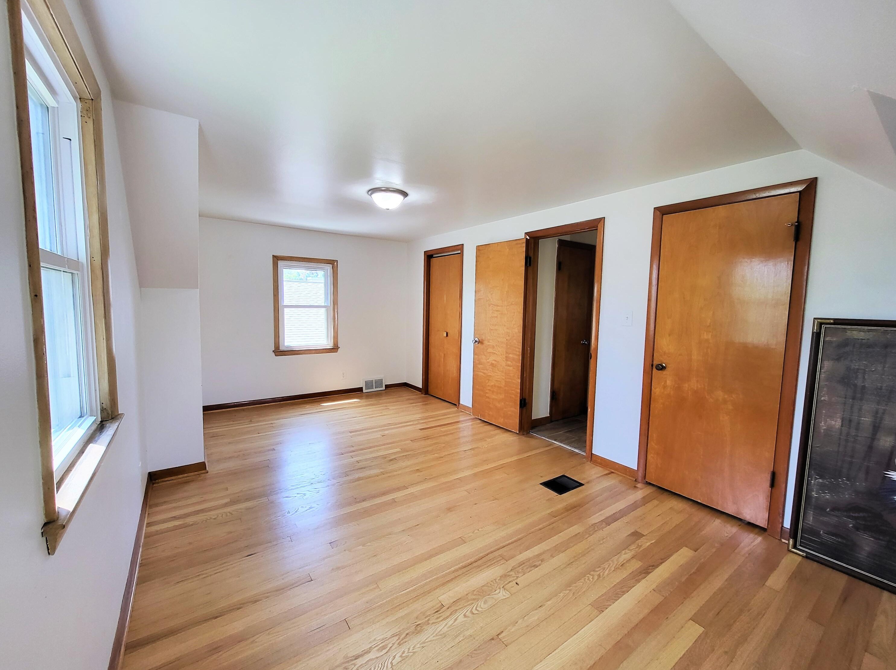 1703 Menomonee Ave, South Milwaukee WI  53172-2941 exterior