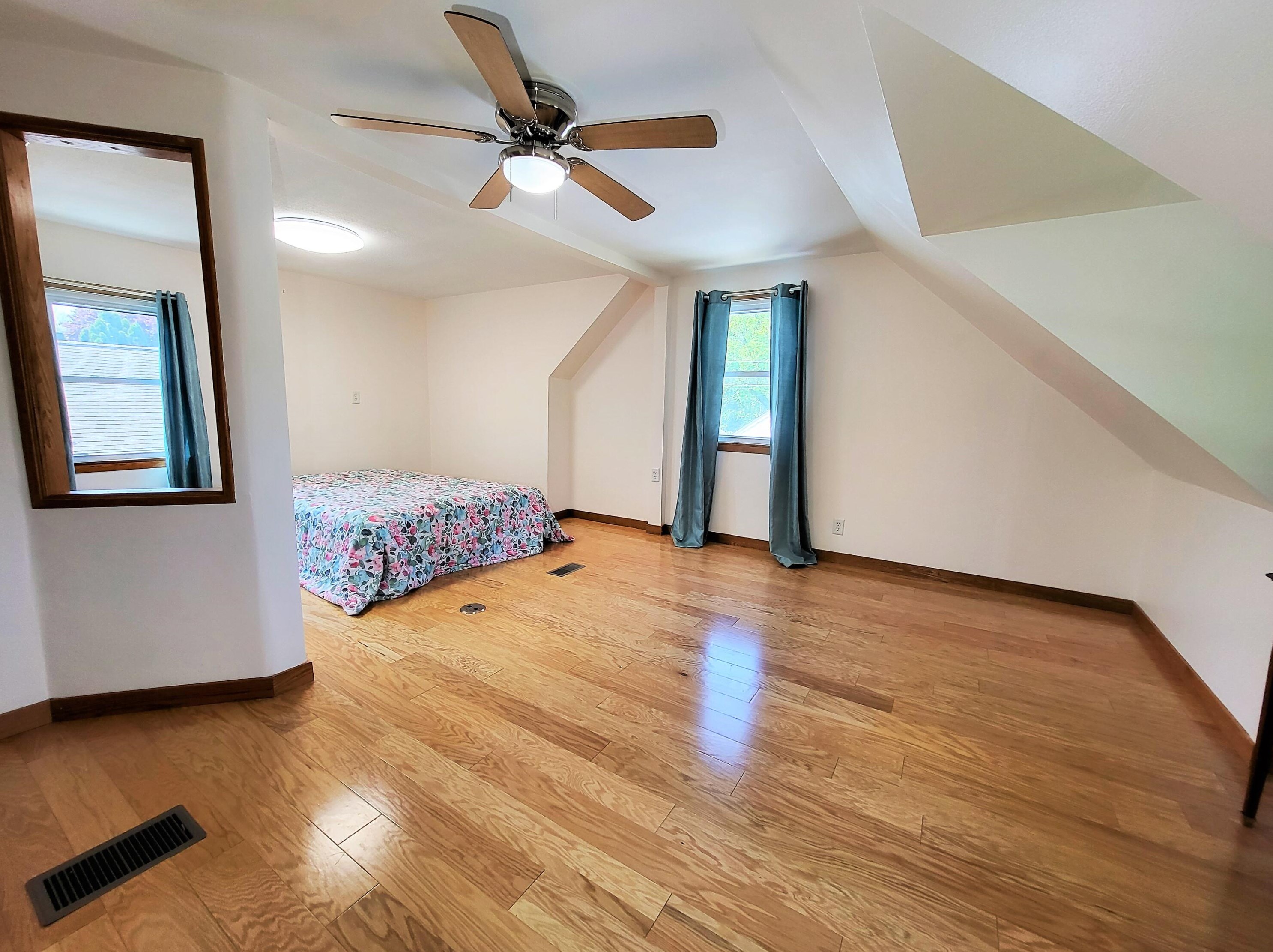 1703 Menomonee Ave, South Milwaukee WI  53172-2941 exterior