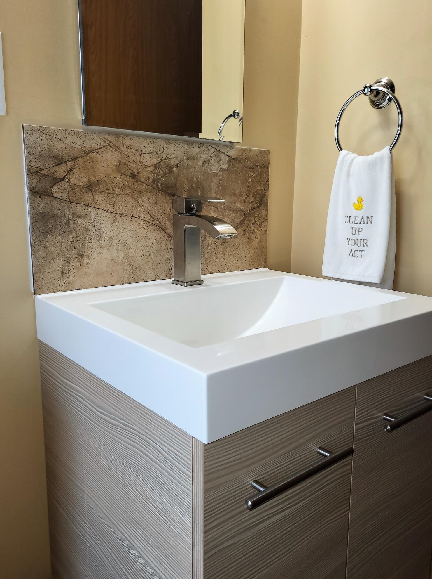 1703 Menomonee Ave, South Milwaukee WI  53172-2941 exterior