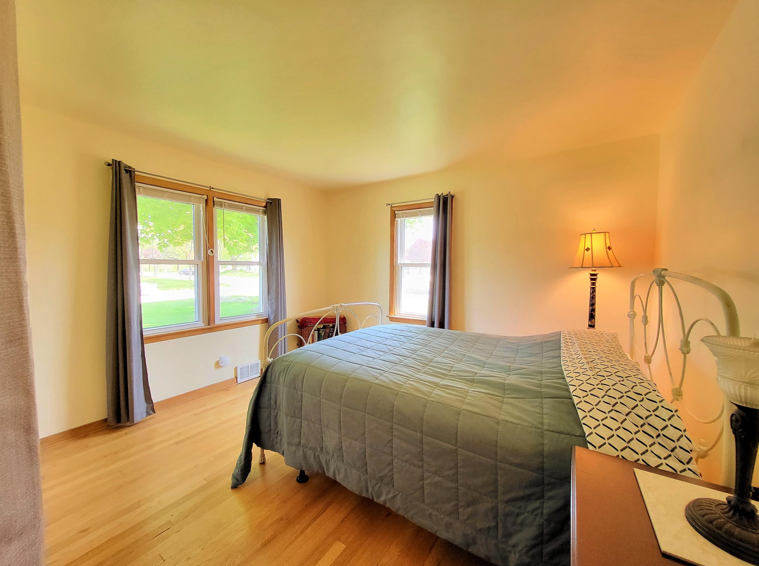 1703 Menomonee Ave, South Milwaukee WI  53172-2941 exterior