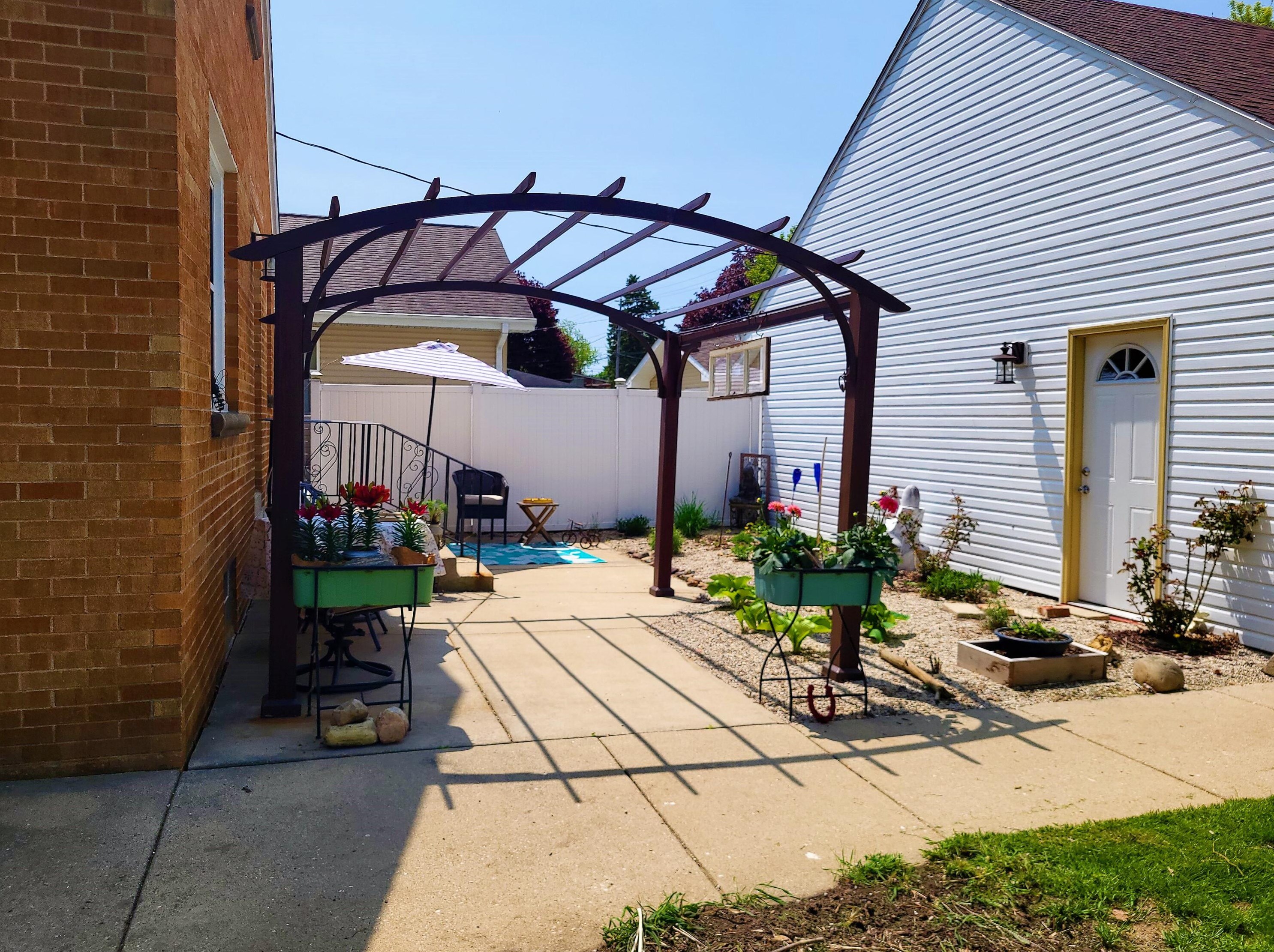 1703 Menomonee Ave, South Milwaukee WI  53172-2941 exterior