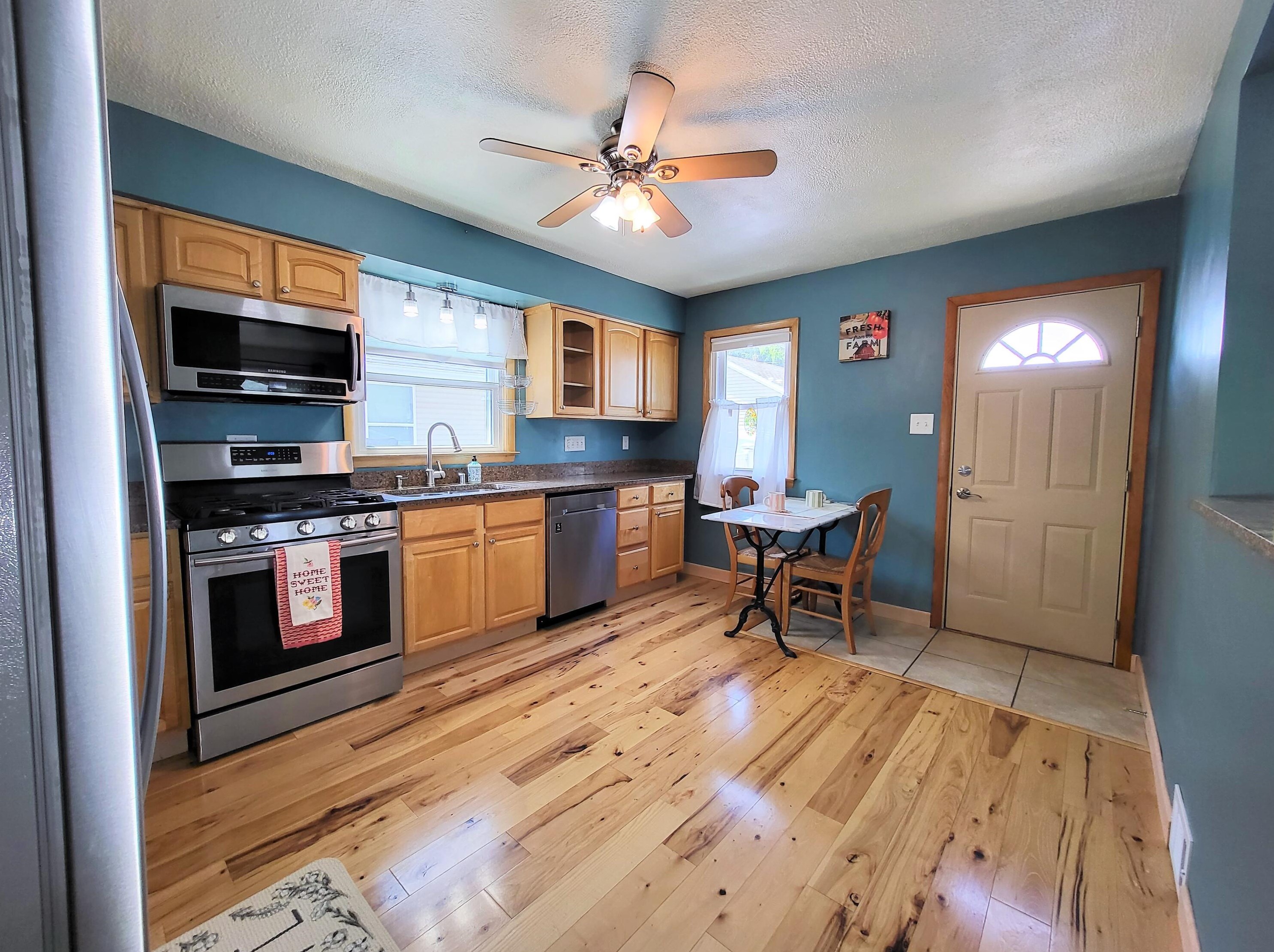 1703 Menomonee Ave, South Milwaukee WI  53172-2941 exterior