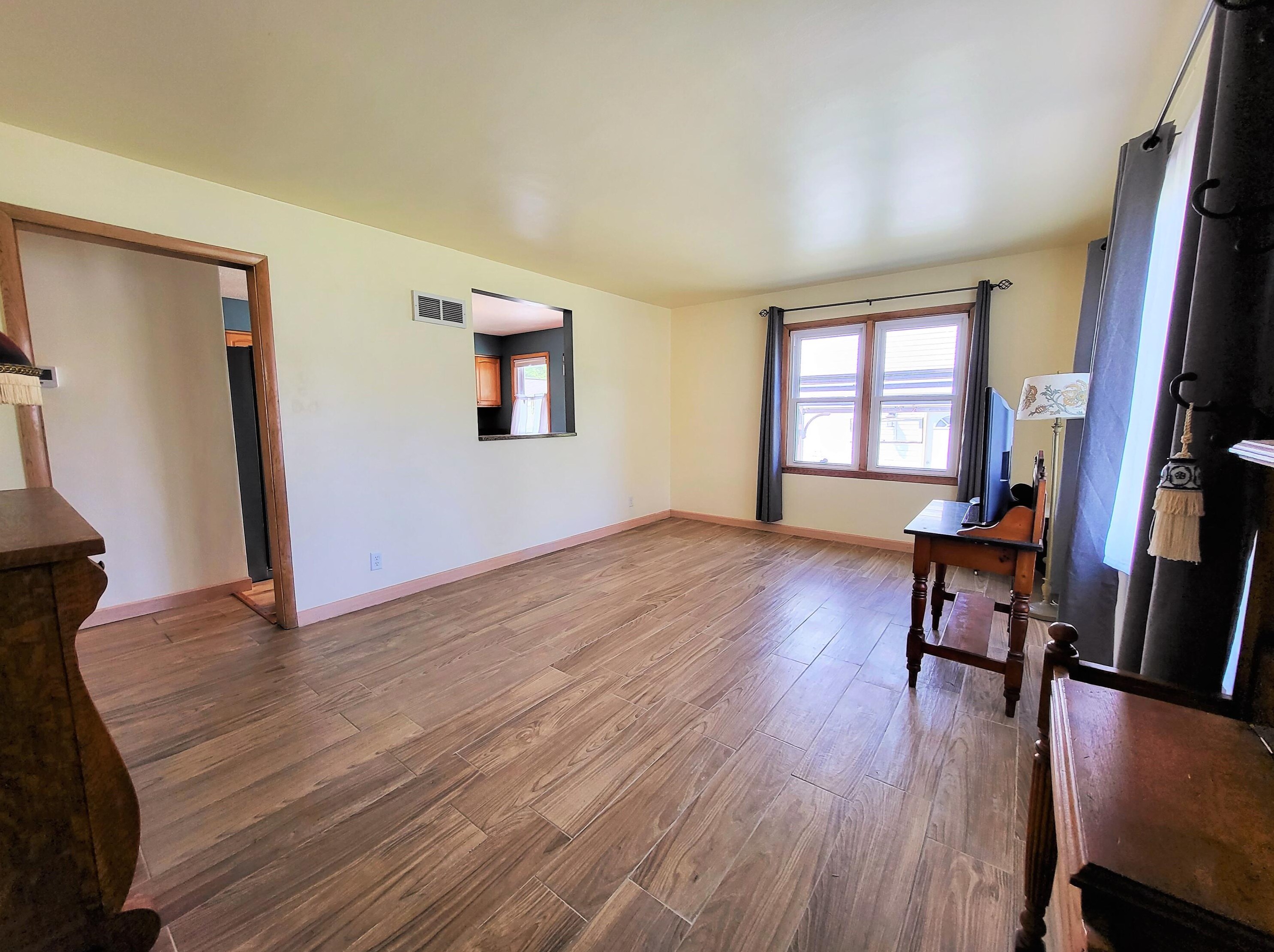 1703 Menomonee Ave, South Milwaukee WI  53172-2941 exterior