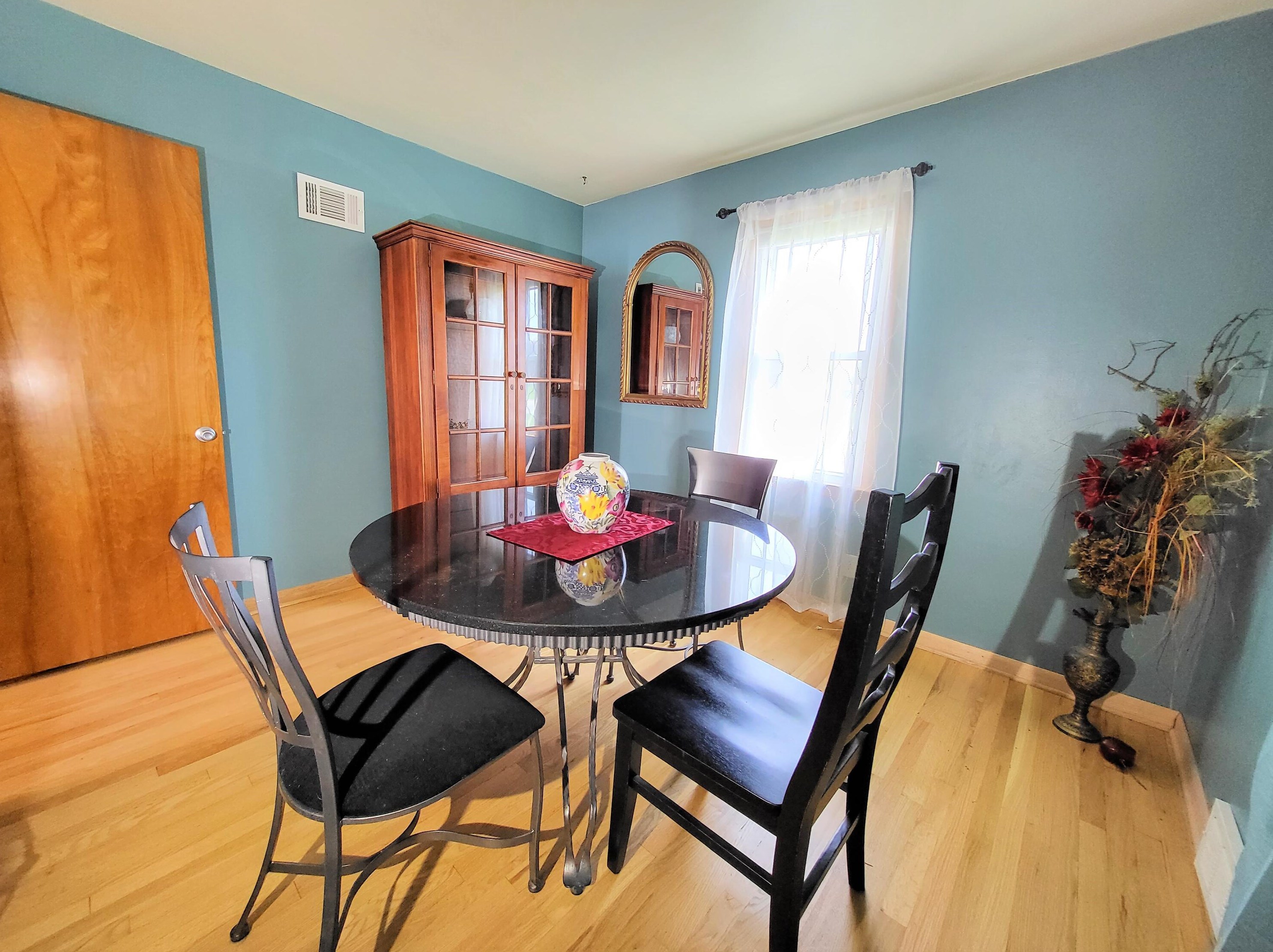 1703 Menomonee Ave, South Milwaukee WI  53172-2941 exterior