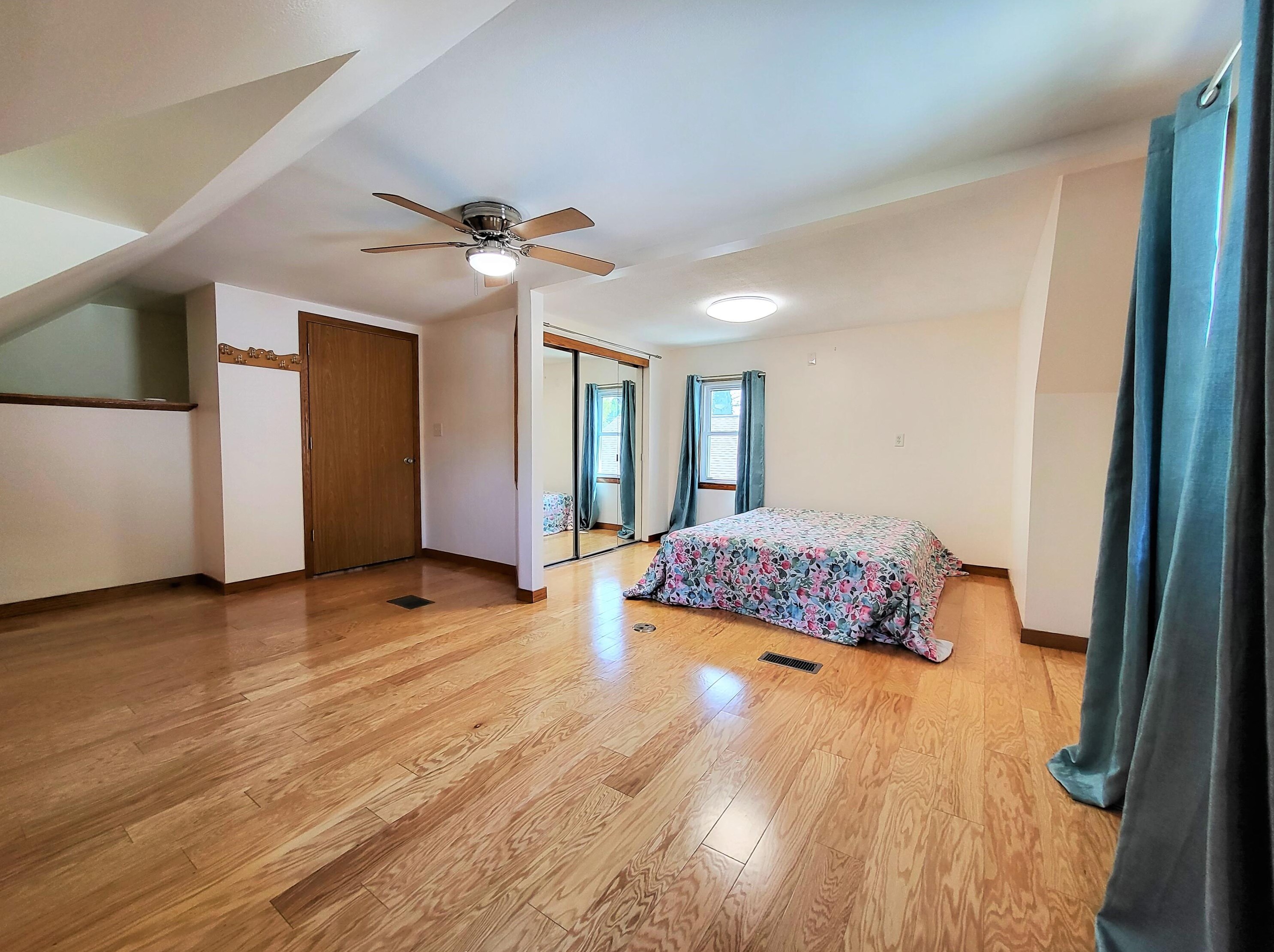 1703 Menomonee Ave, South Milwaukee WI  53172-2941 exterior