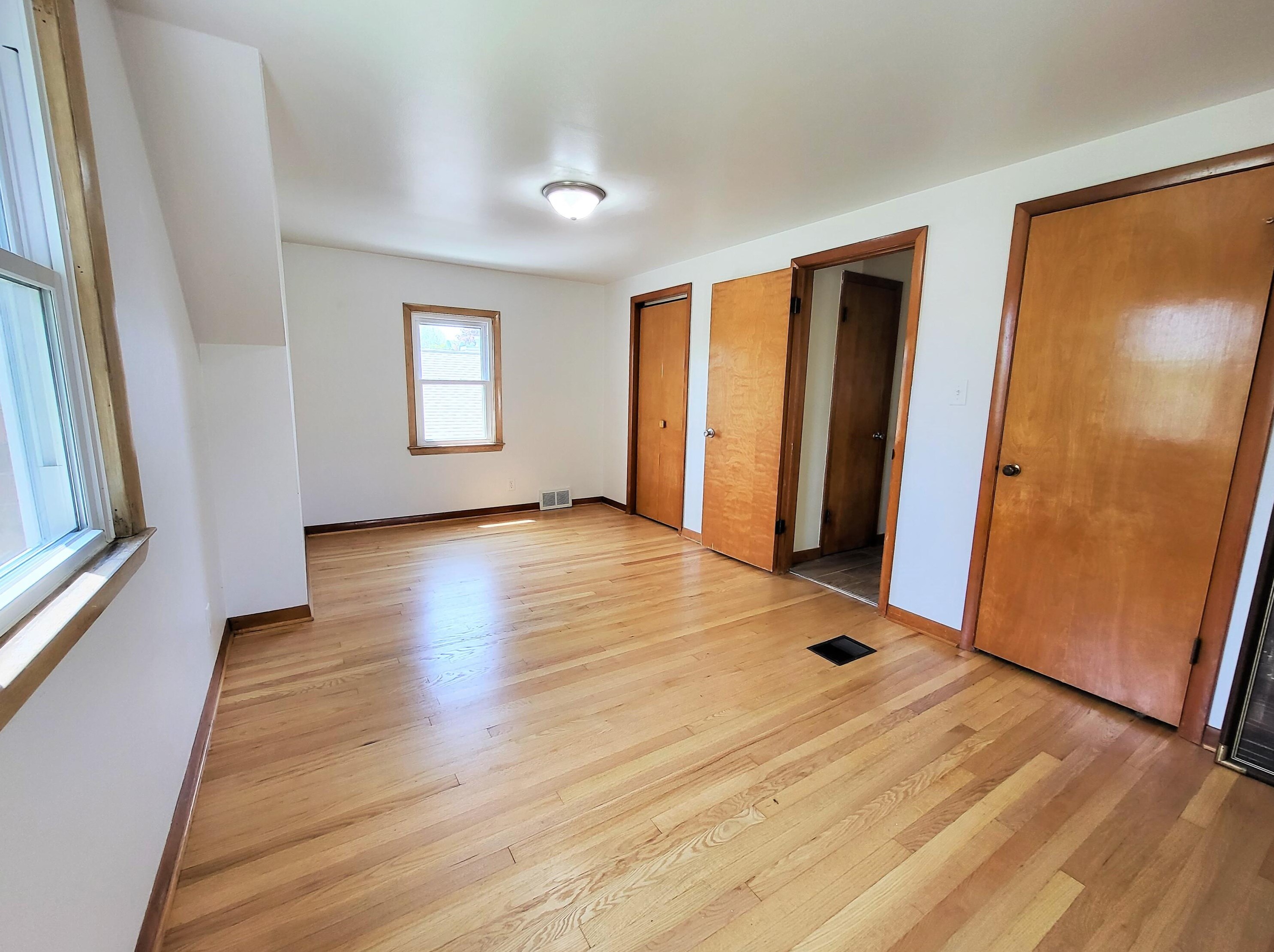 1703 Menomonee Ave, South Milwaukee WI  53172-2941 exterior