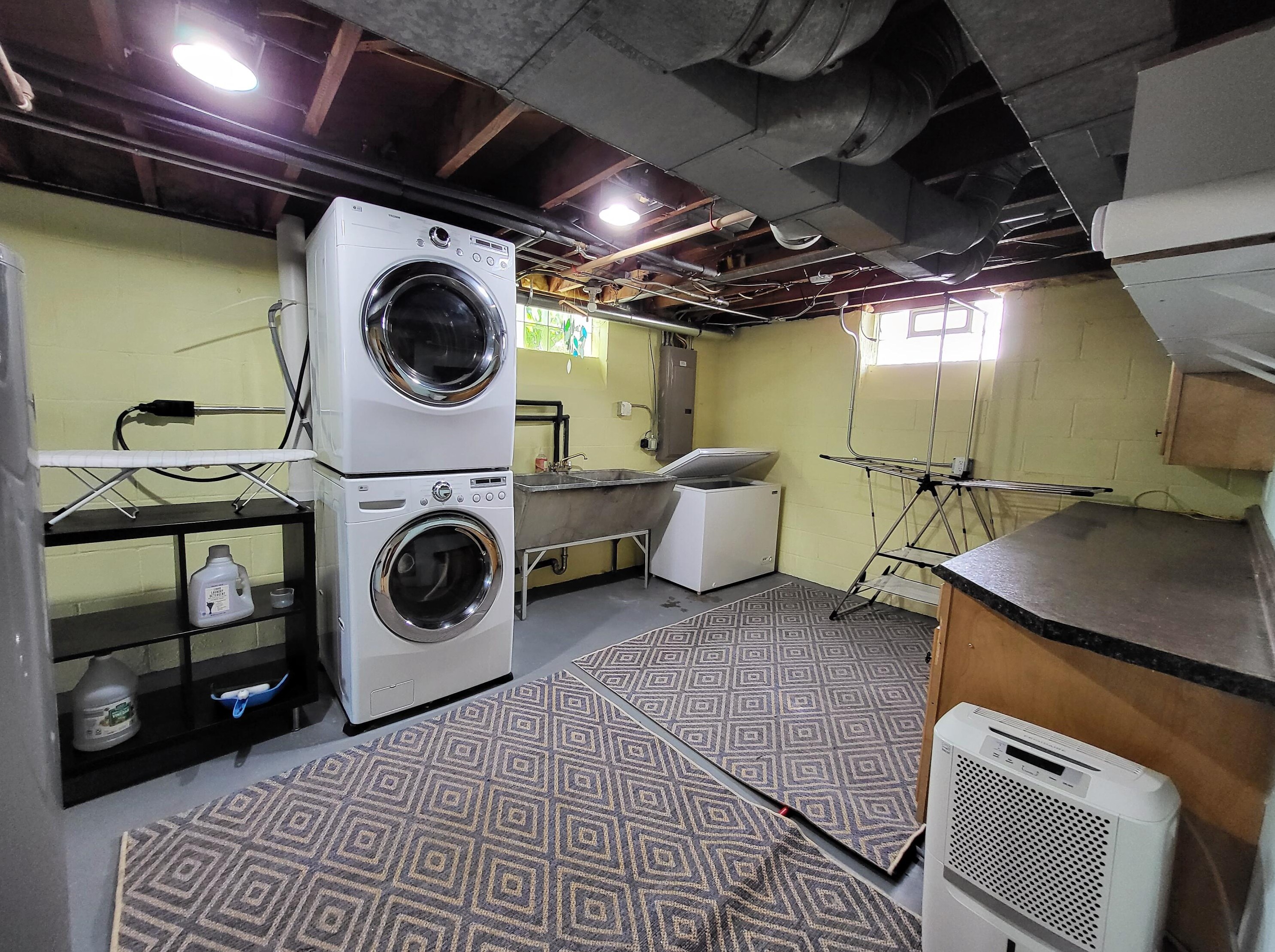 1703 Menomonee Ave, South Milwaukee WI  53172-2941 exterior