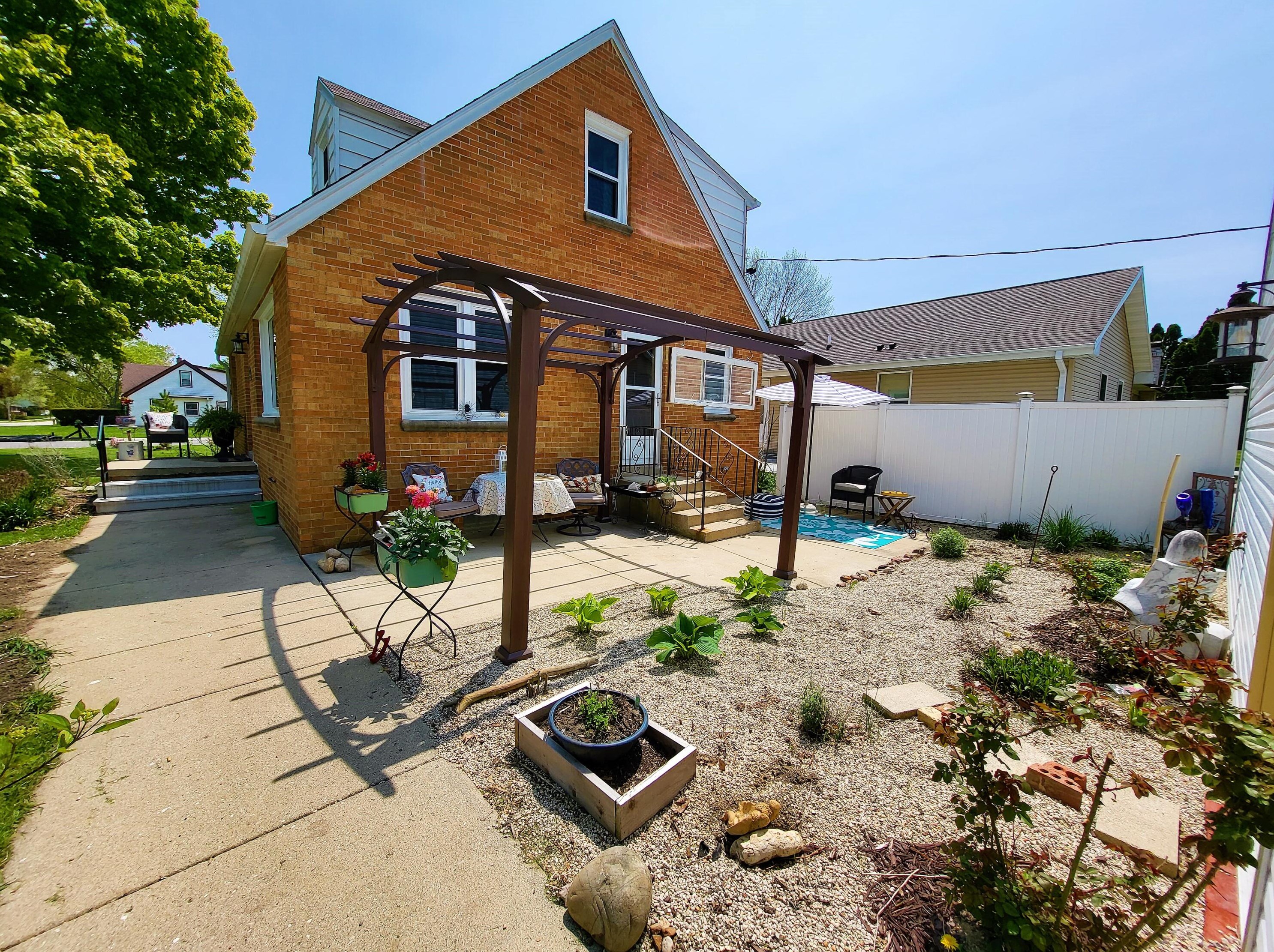1703 Menomonee Ave, South Milwaukee, WI 53172