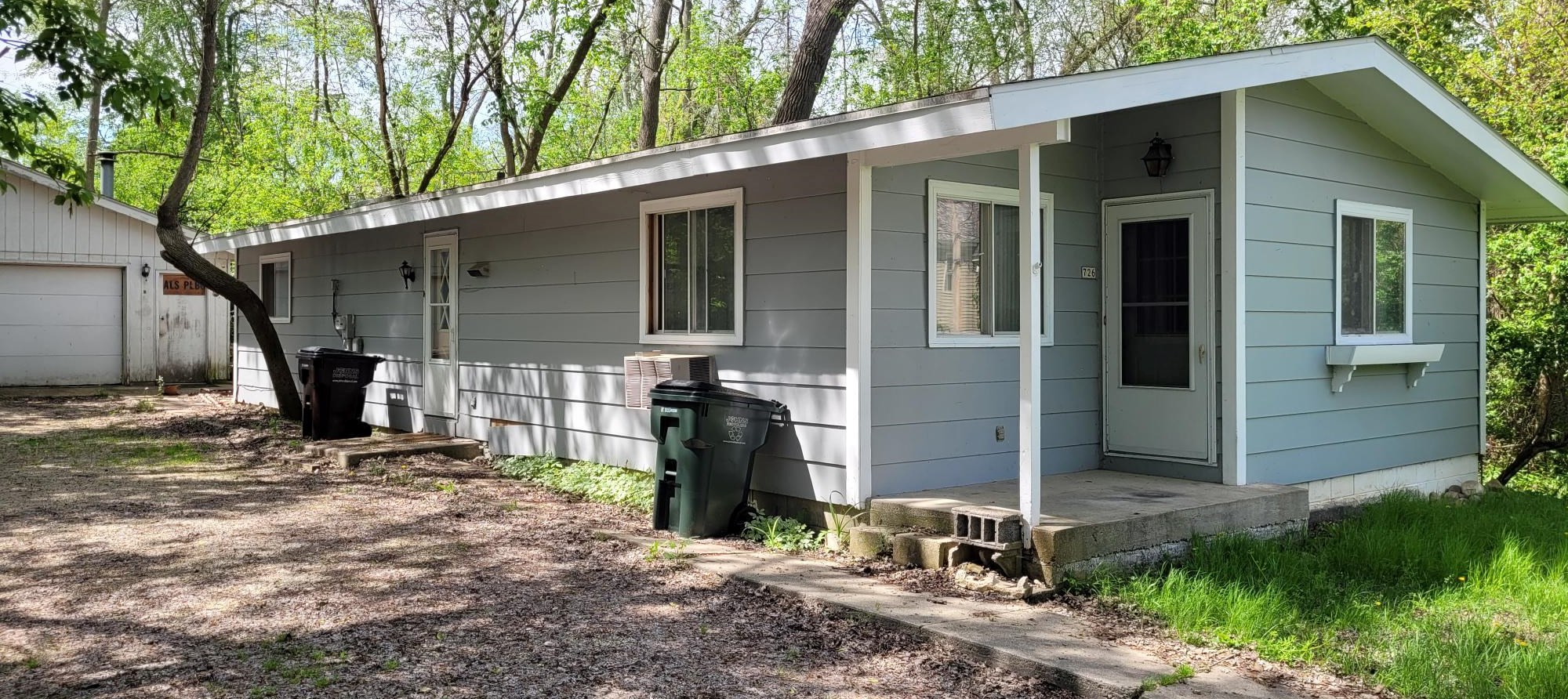 726 Wells St, Delafield, WI 53018-1856