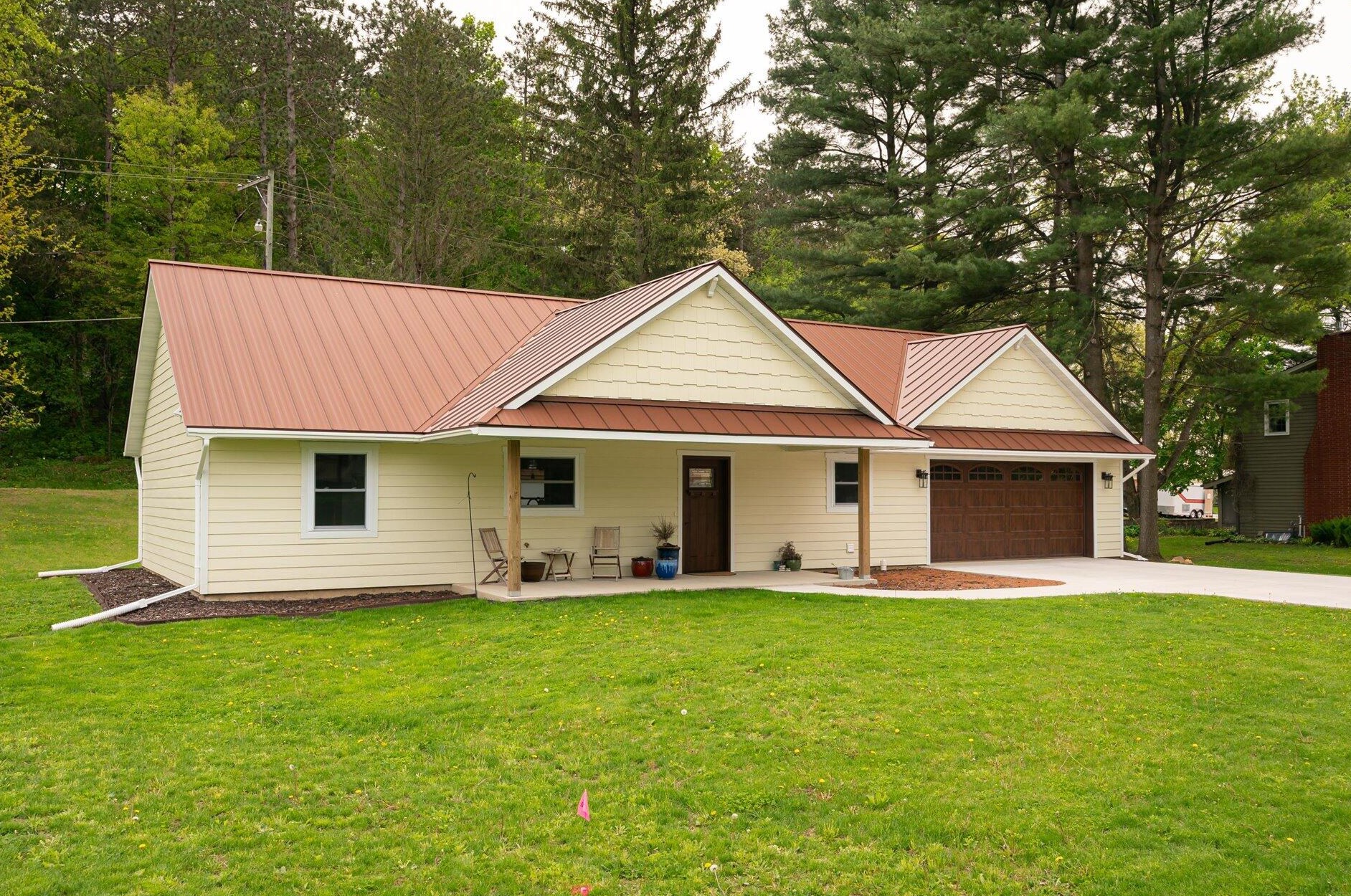 105 Greenbriar Dr, Westby, WI 54667