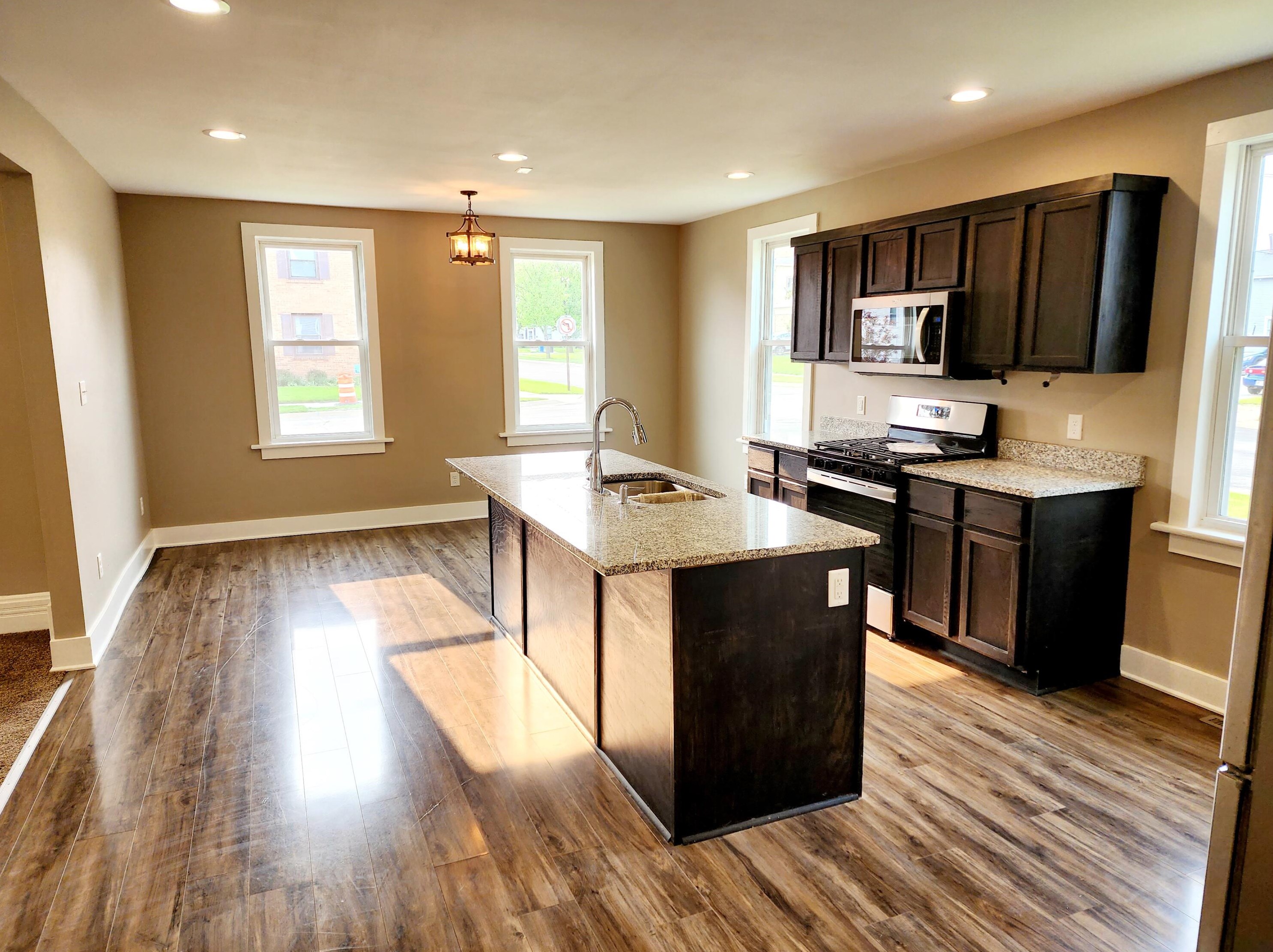 301 S 6th St, Watertown, WI 53094