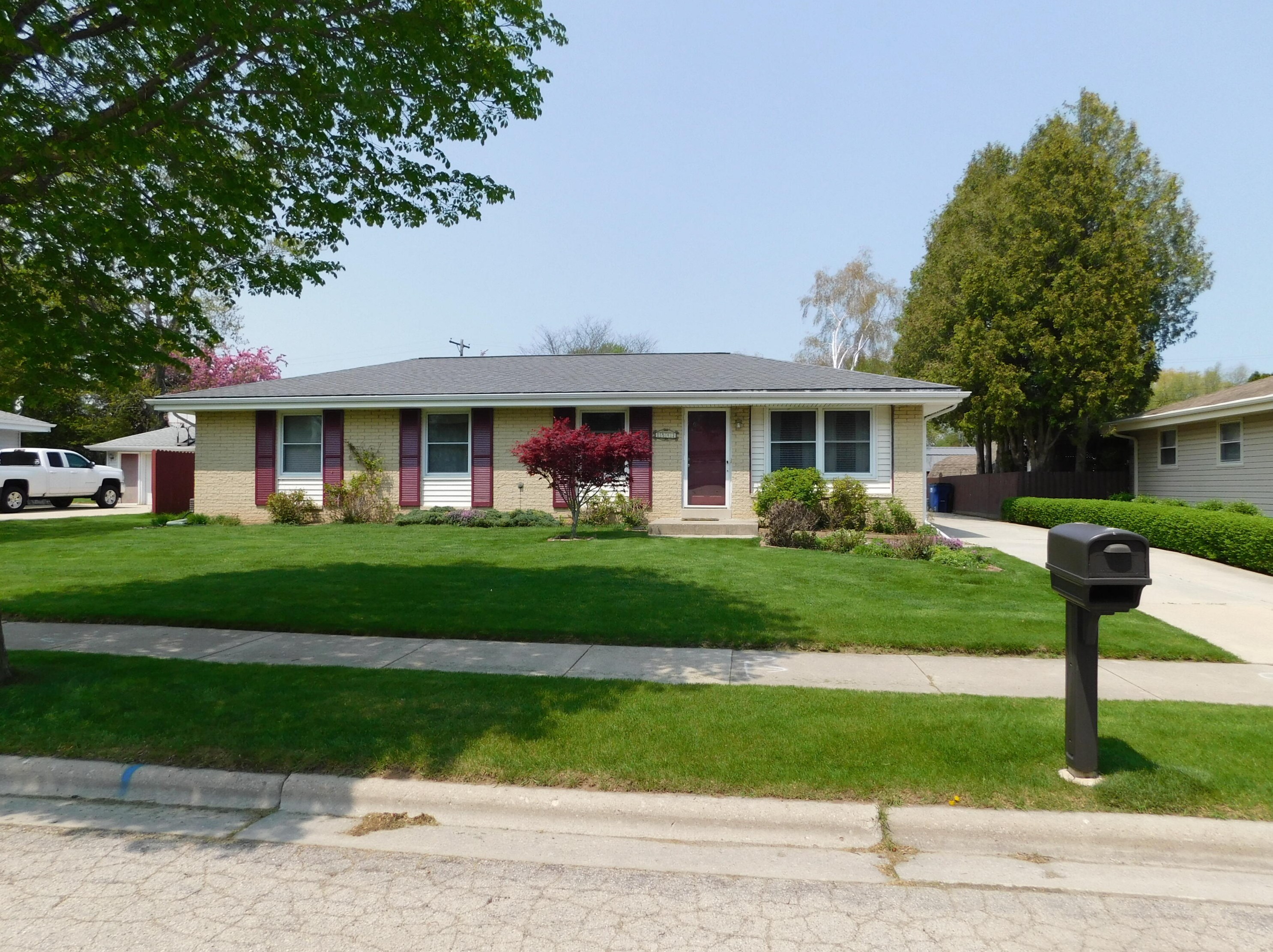 1542 Scott Rd, Port Washington, WI 53074-1036