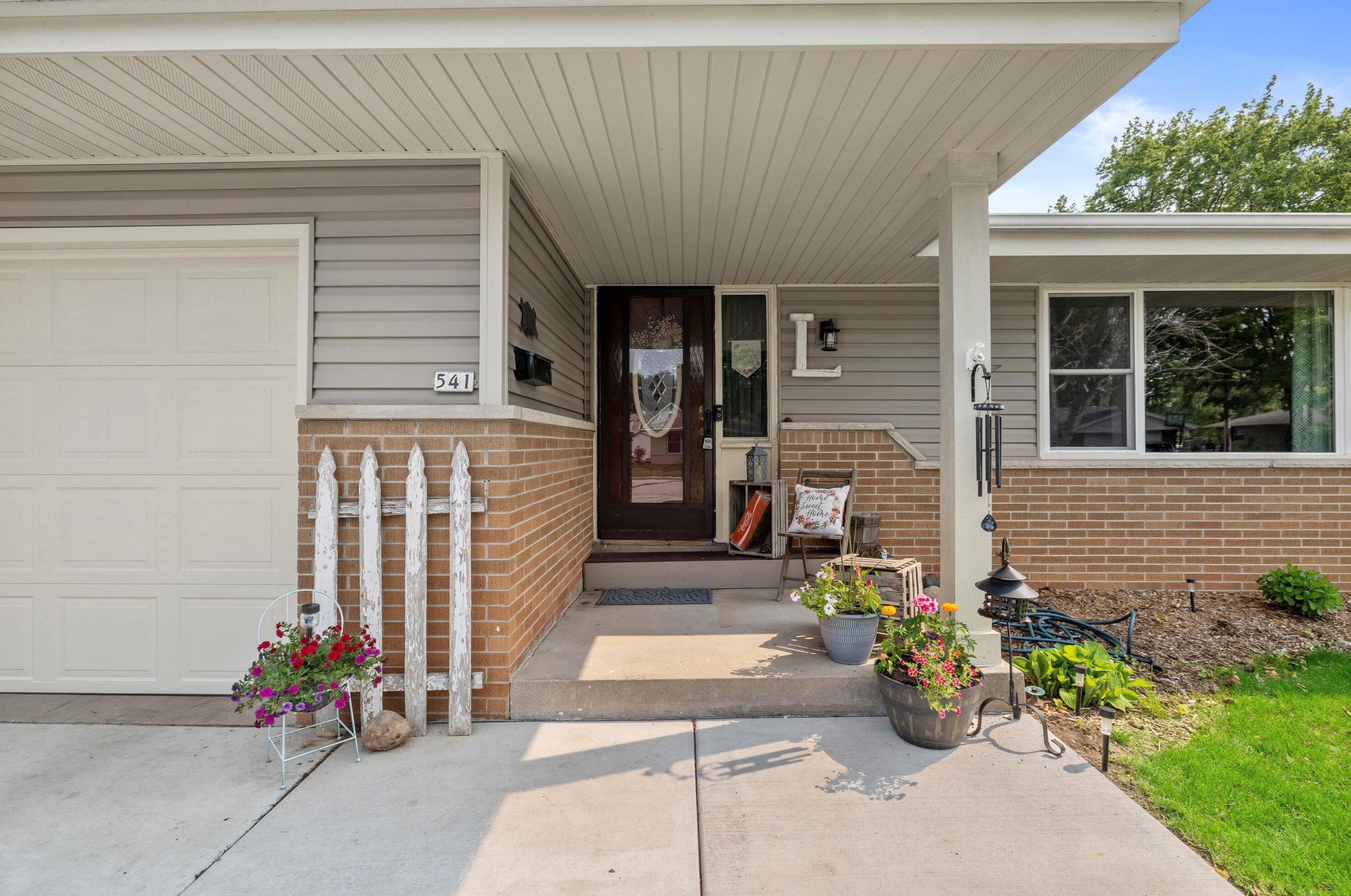 541 Orchard St, Lyons, WI 53105-1733