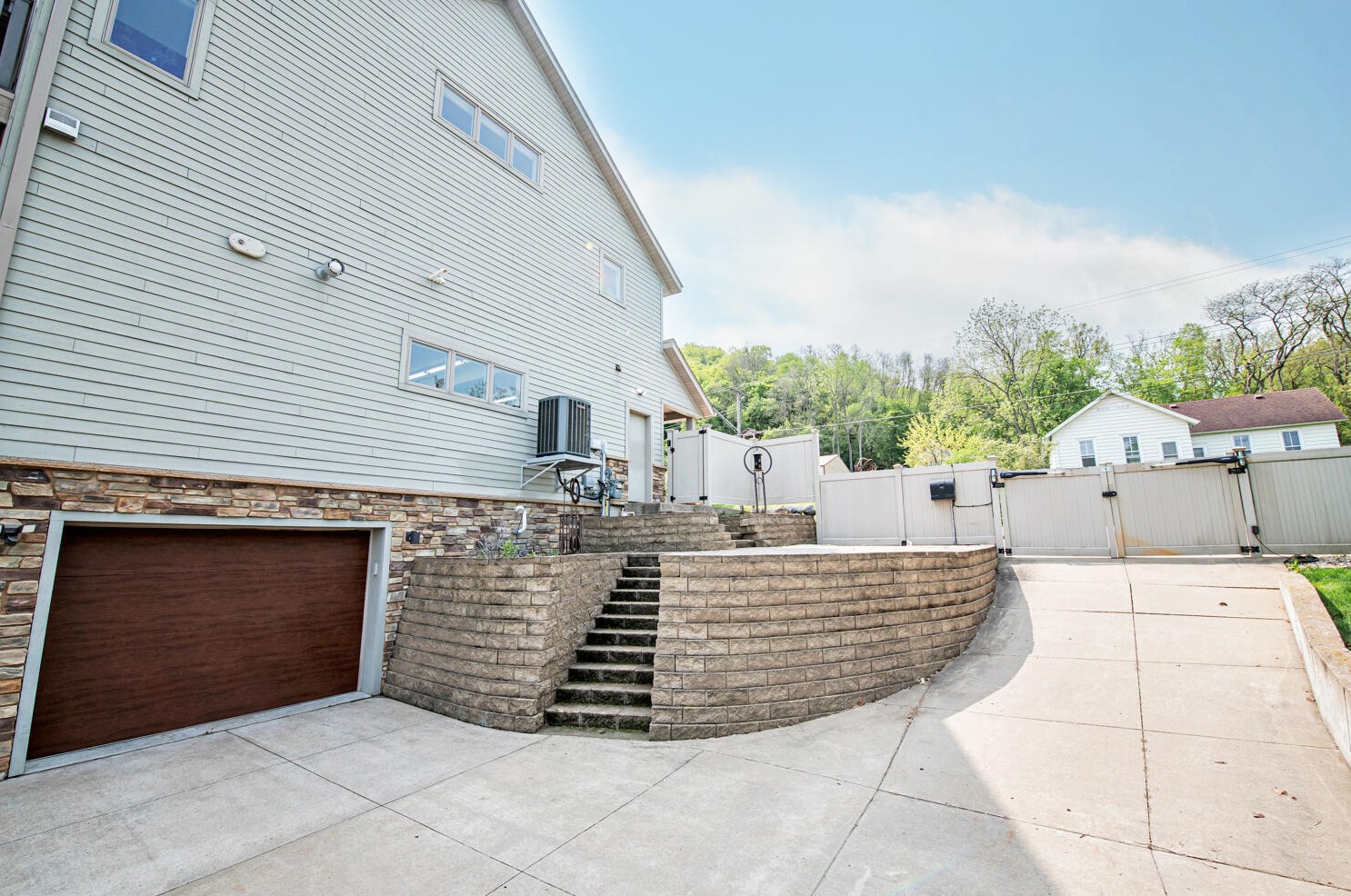 36074 Old Homer Rd, Wilson MN  55987-5683 exterior