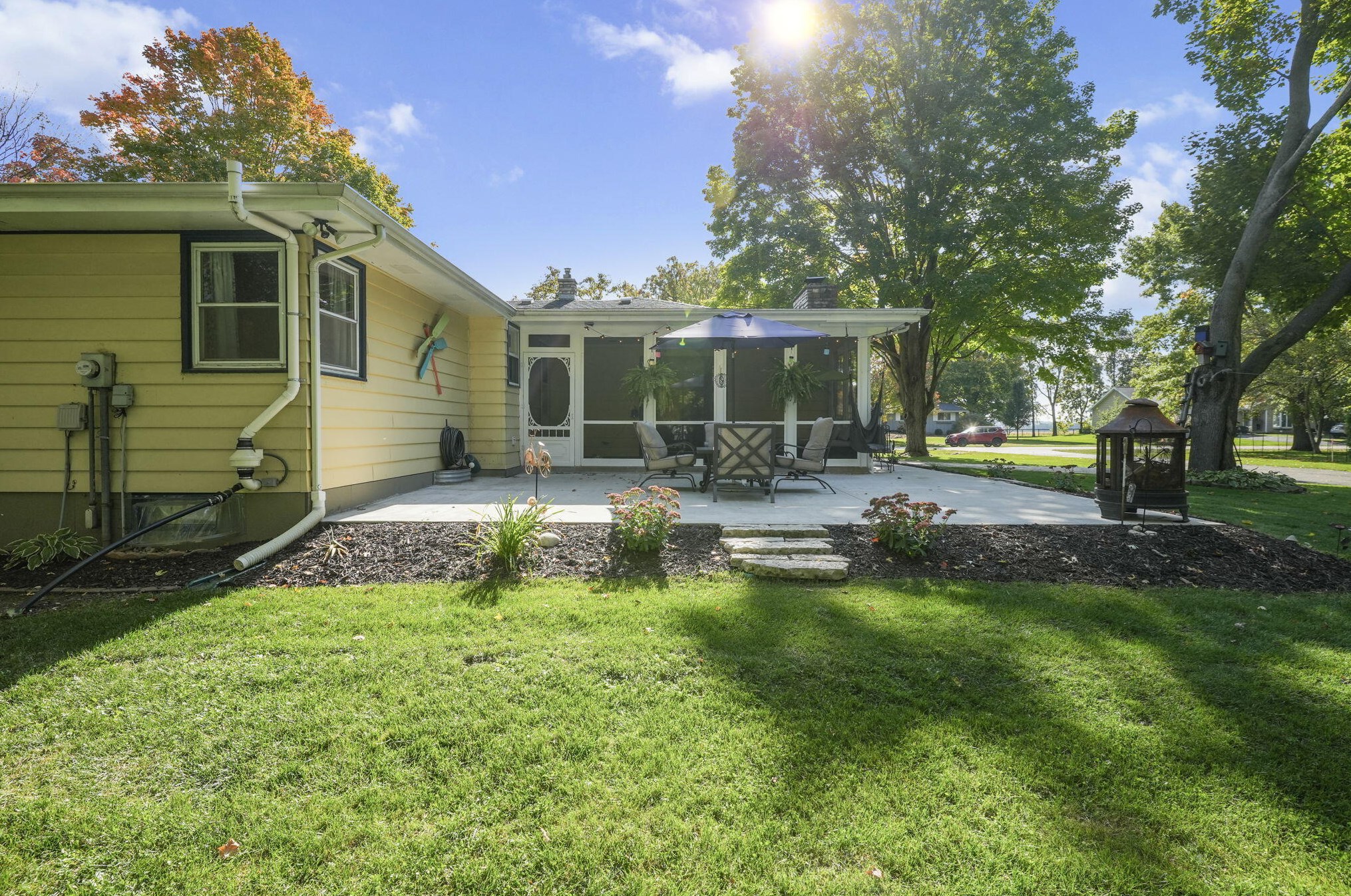 1322 Robincrest Ln, Elkhorn, WI 53121-9483