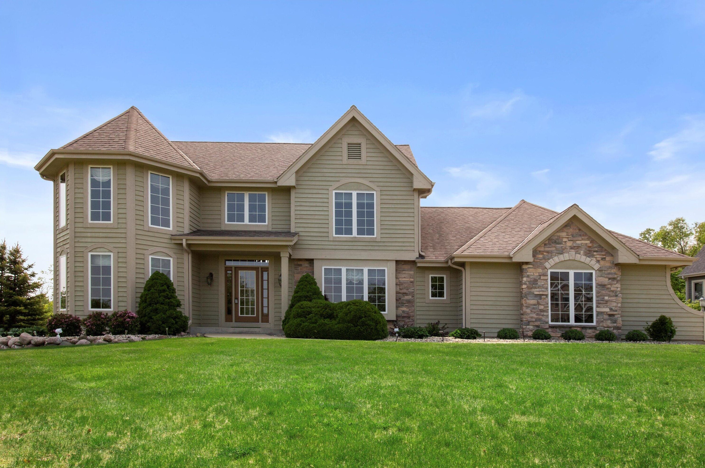 6195 S Conservancy Dr, Waukesha, WI 53151