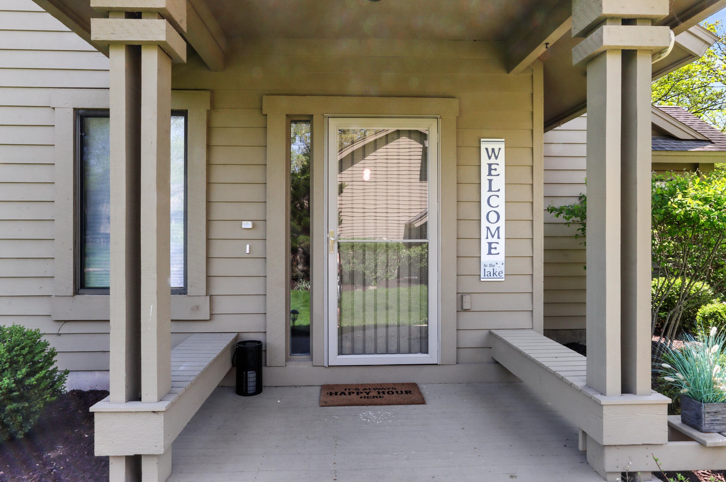 935 Duck Pond Rd, Fontana, WI 53125