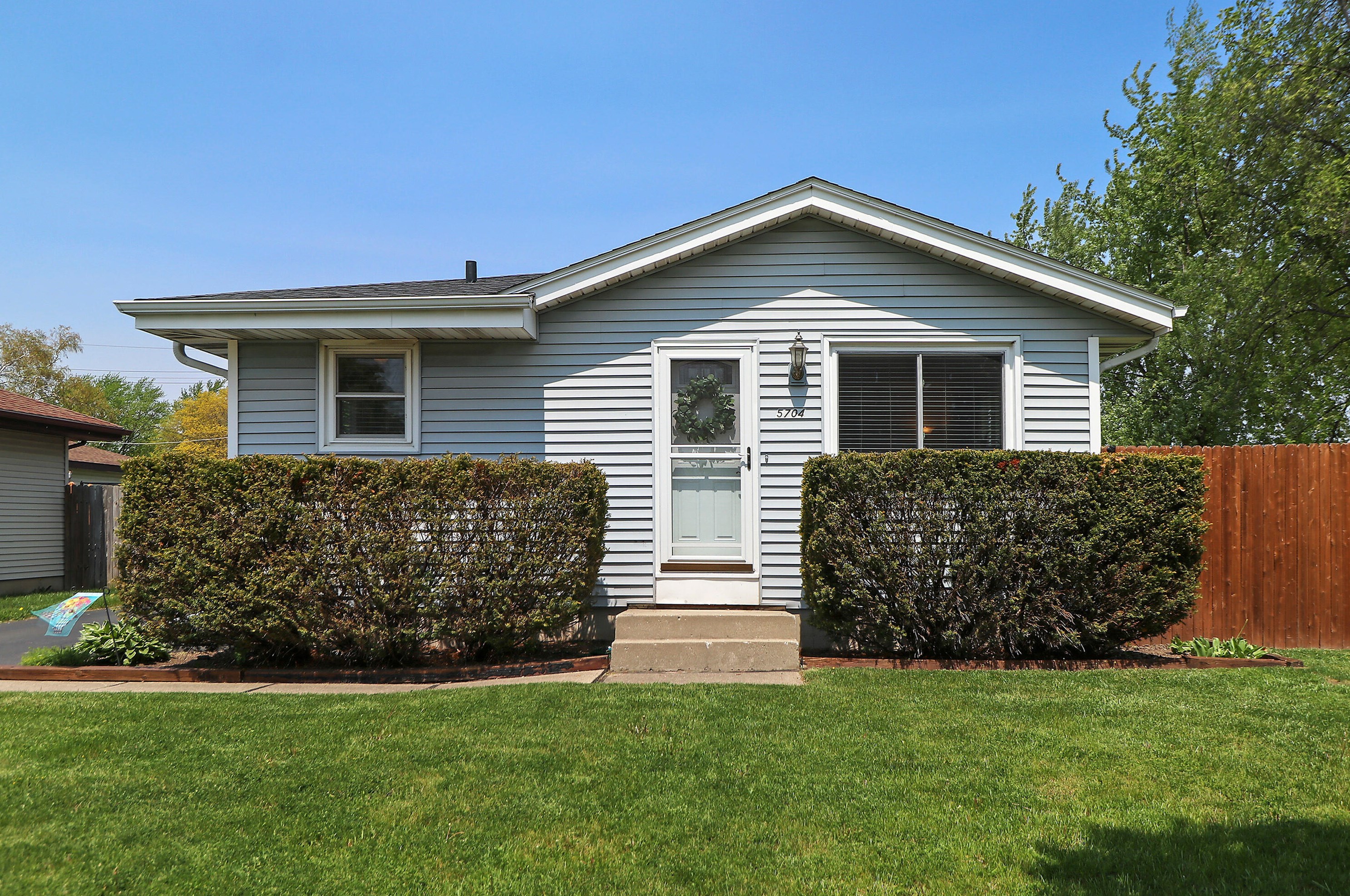 5704 67th St, Kenosha, WI 53142