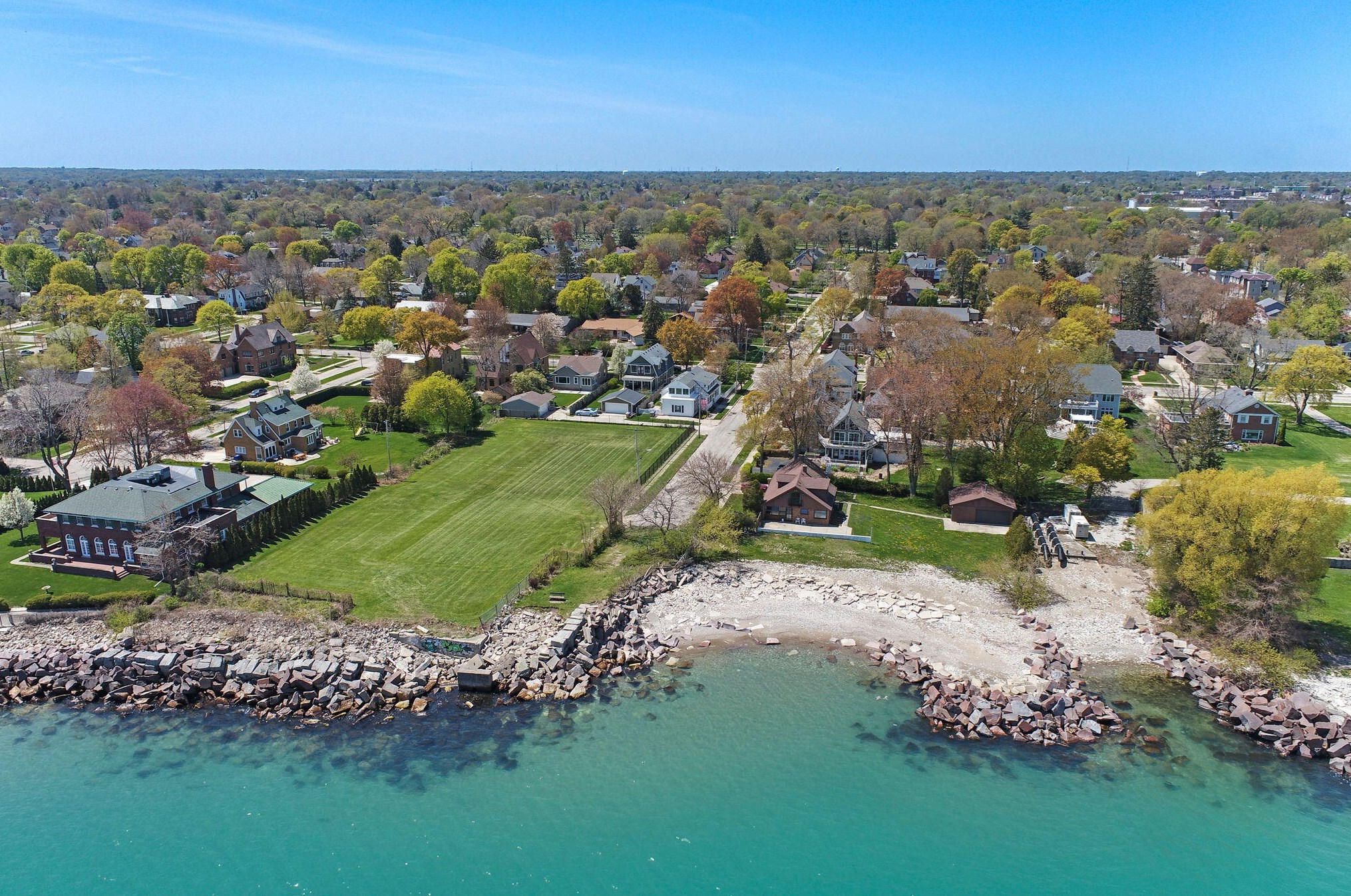 211 68th St, Kenosha, WI 53143