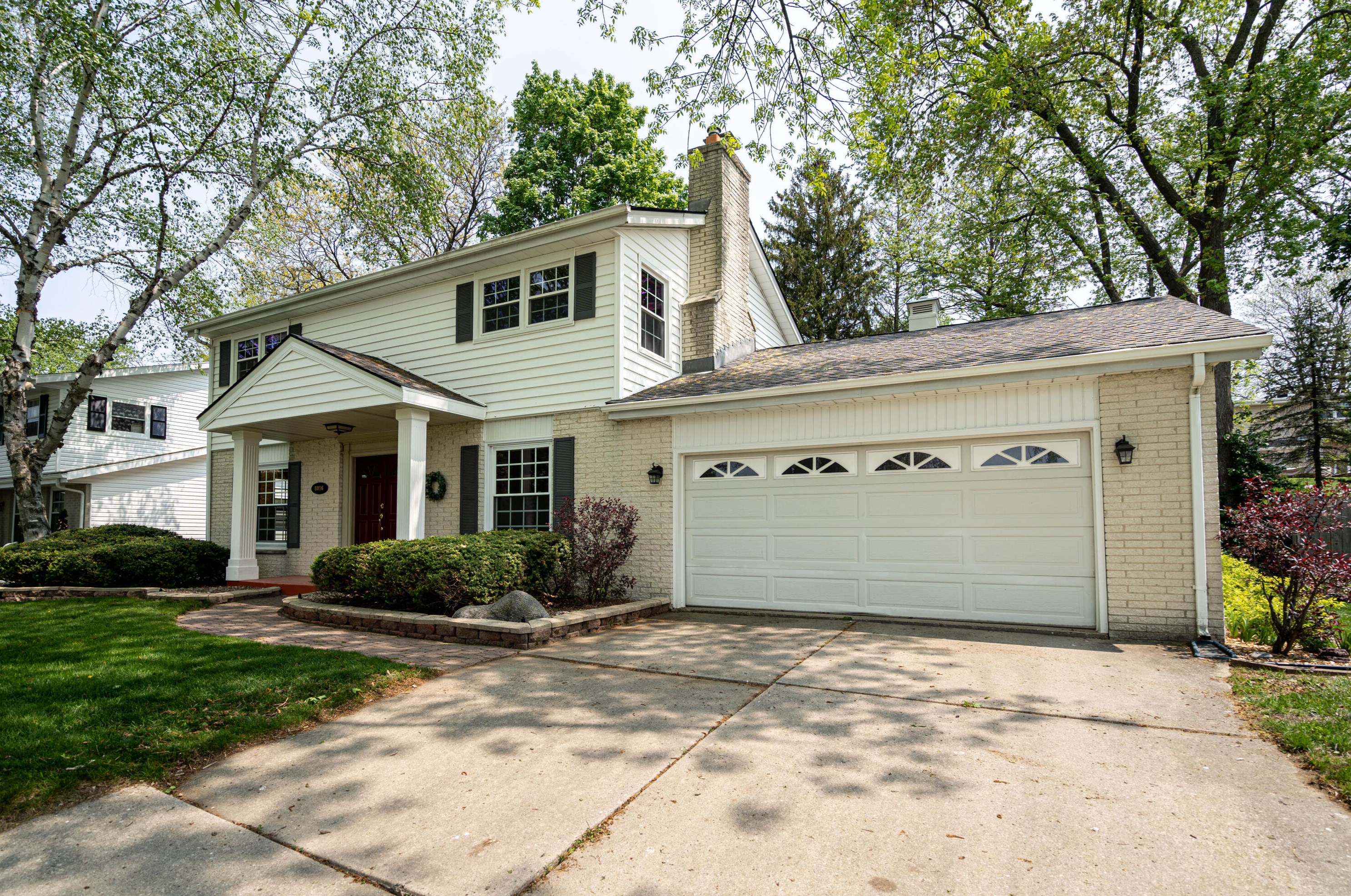 8016 S 60th St, Hales Corners, WI 53132