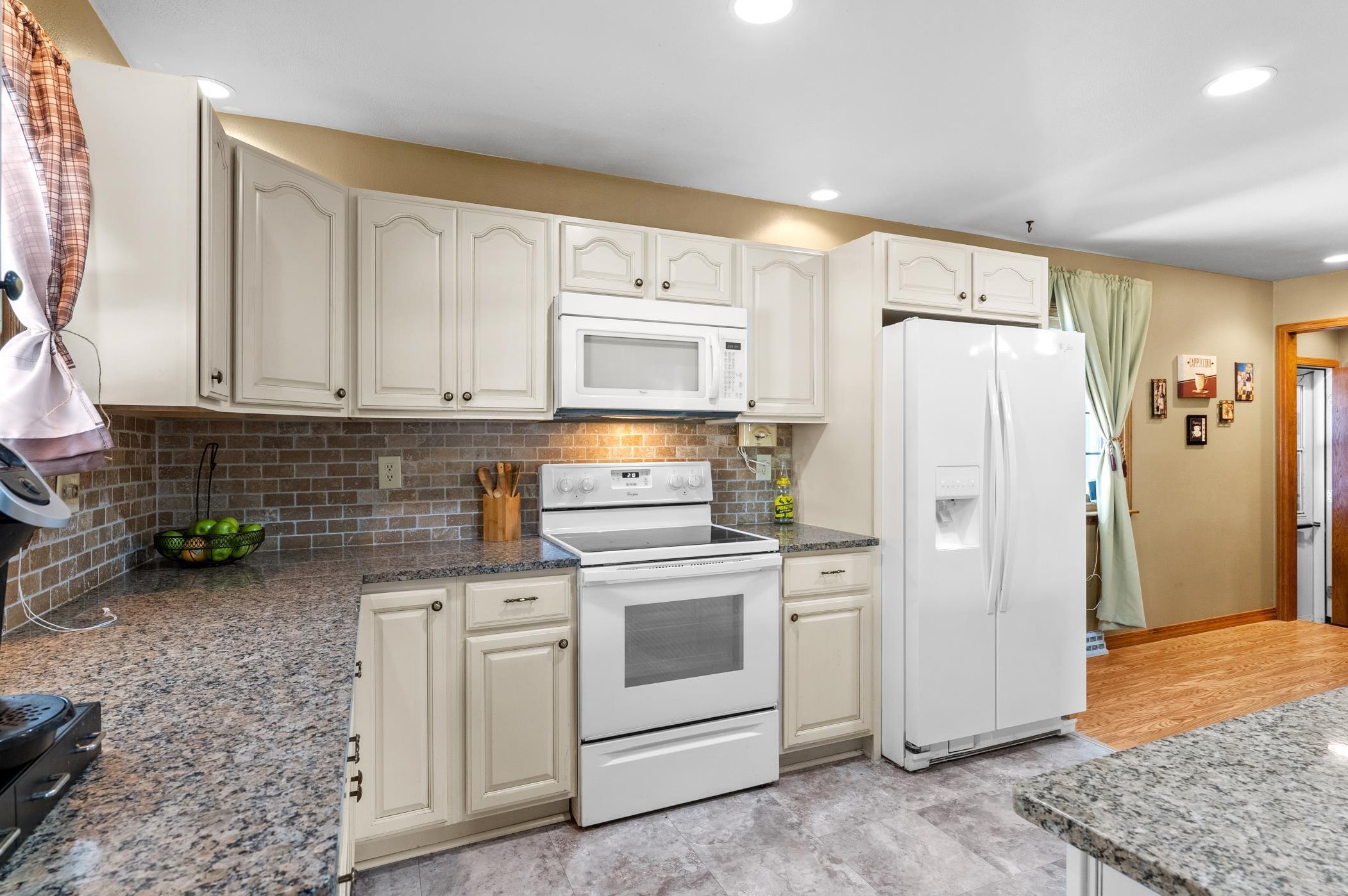 1374 Hubbard Cir, Manitowoc, WI 54220
