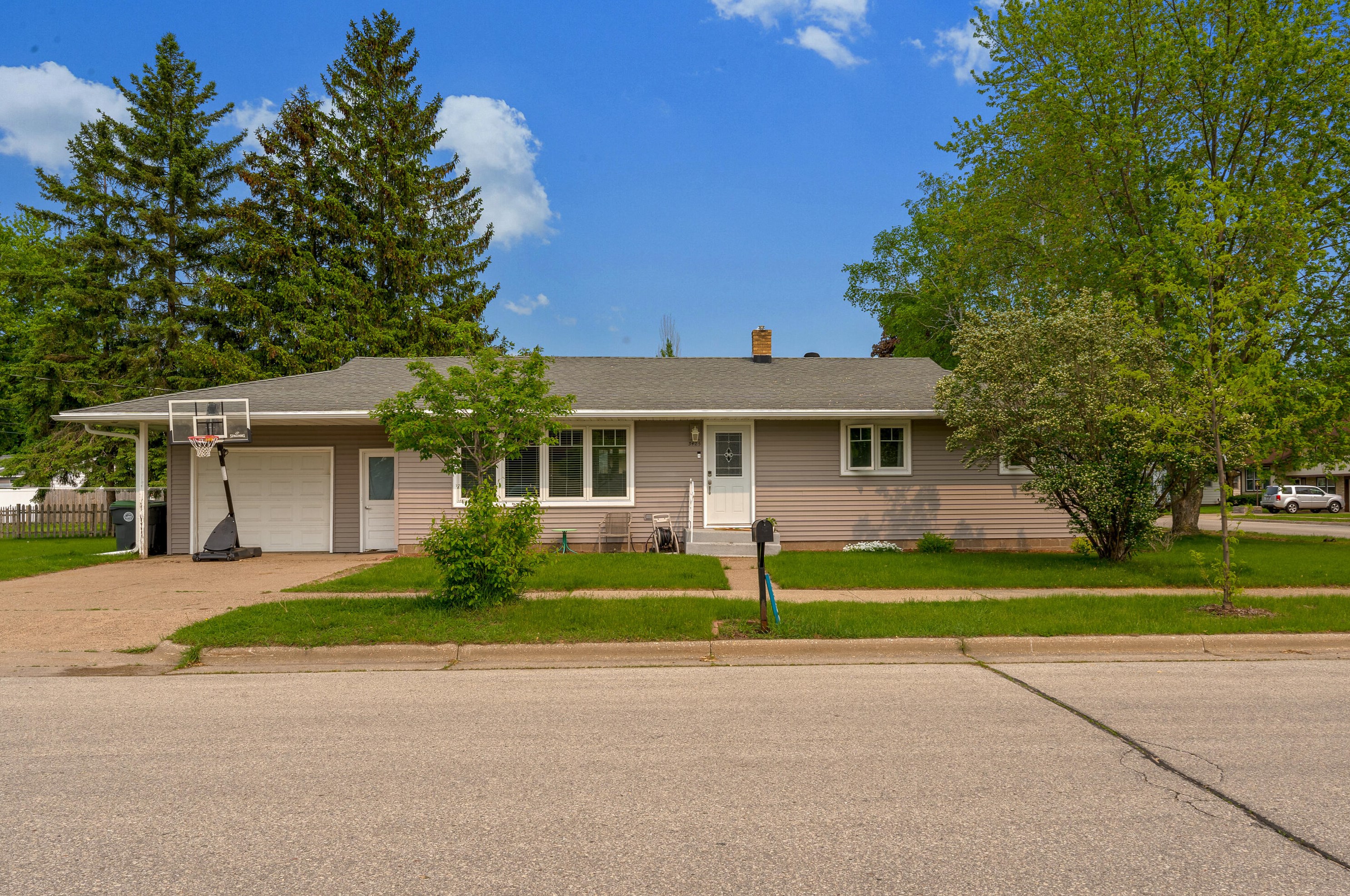 3425 27th St, La Crosse, WI 54601