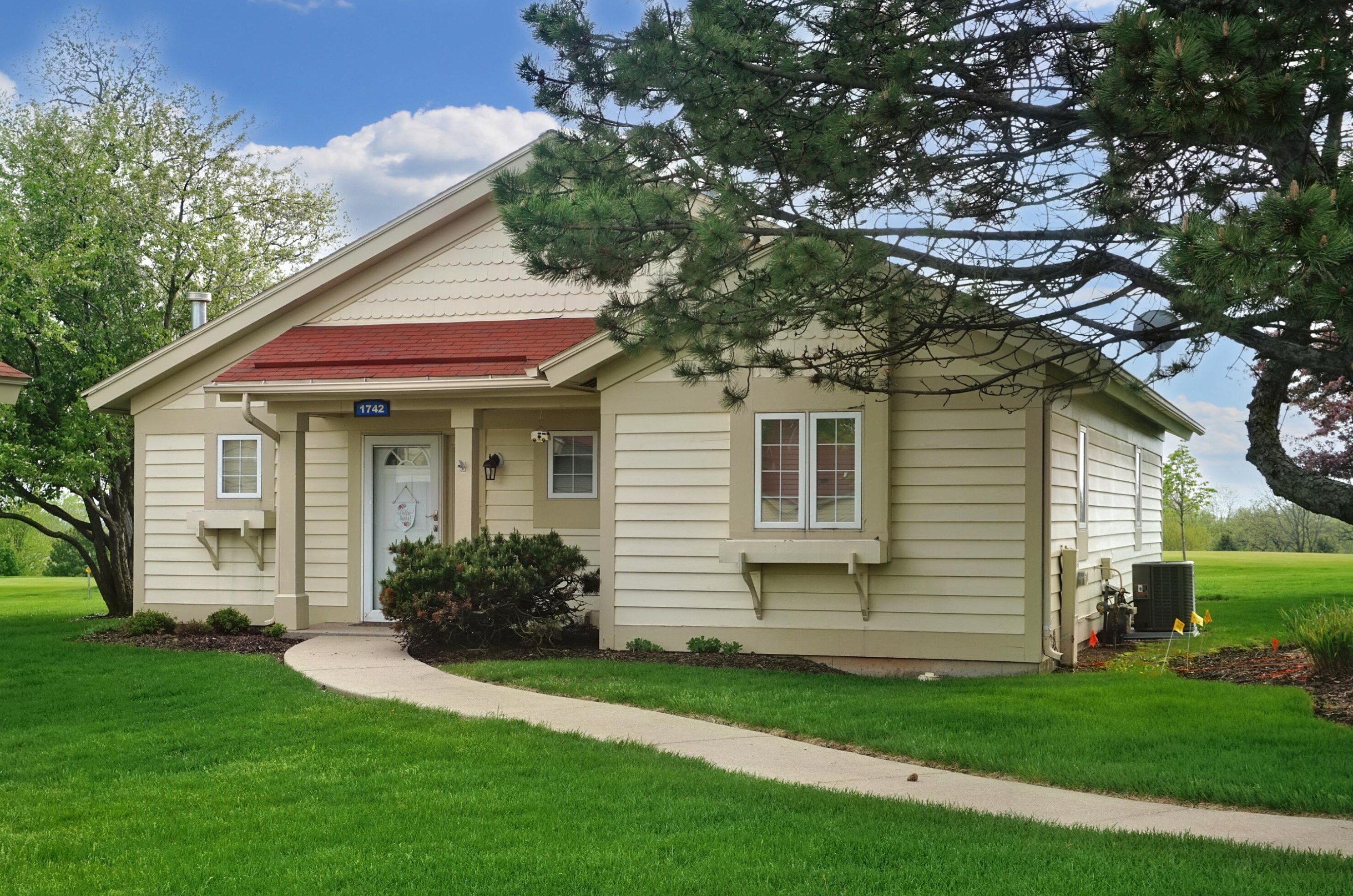 1742 Cottage Dr #7-22, Lake Geneva, WI 53147