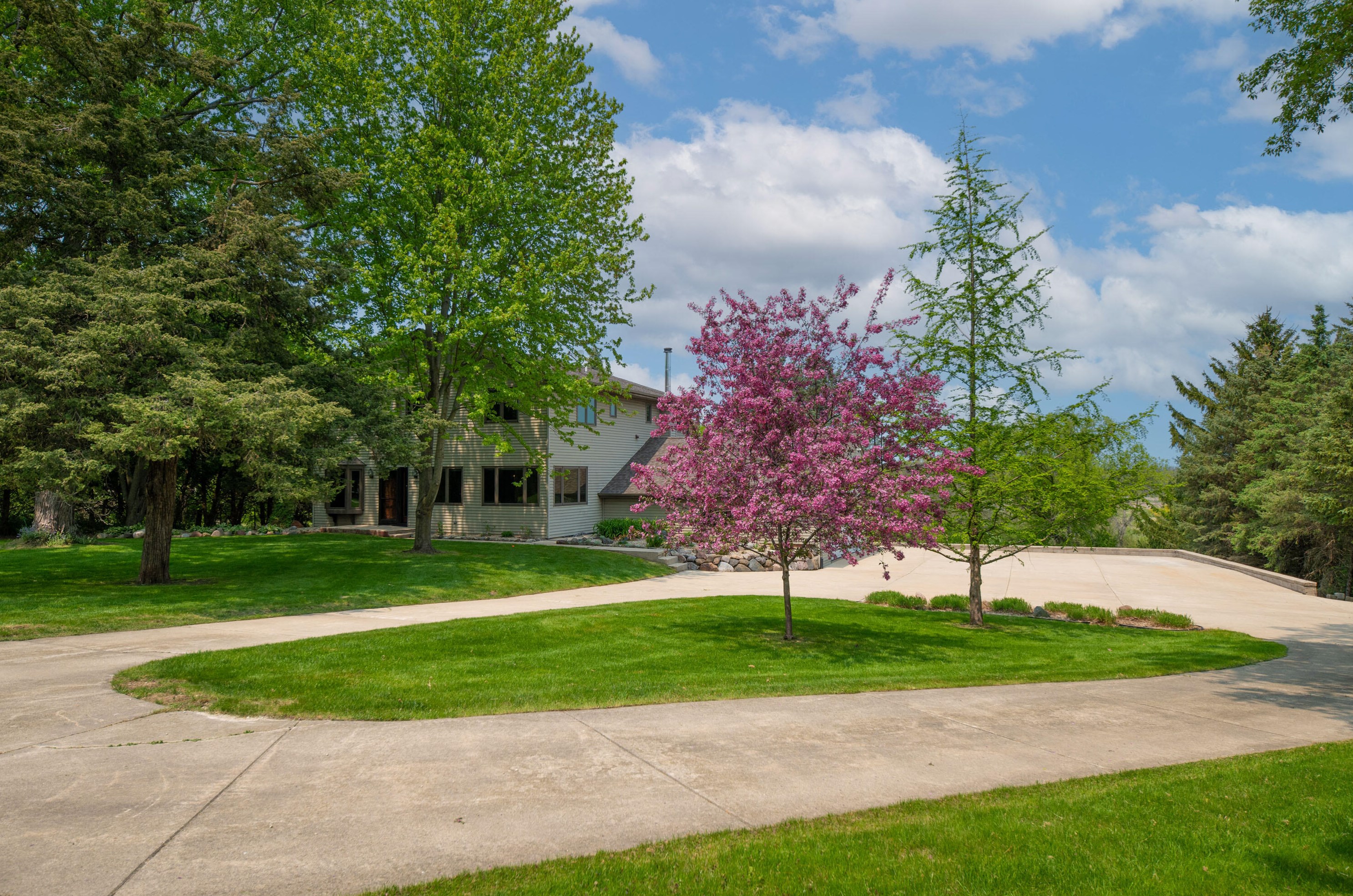 21120 Gumina Rd, Pewaukee, WI 53072